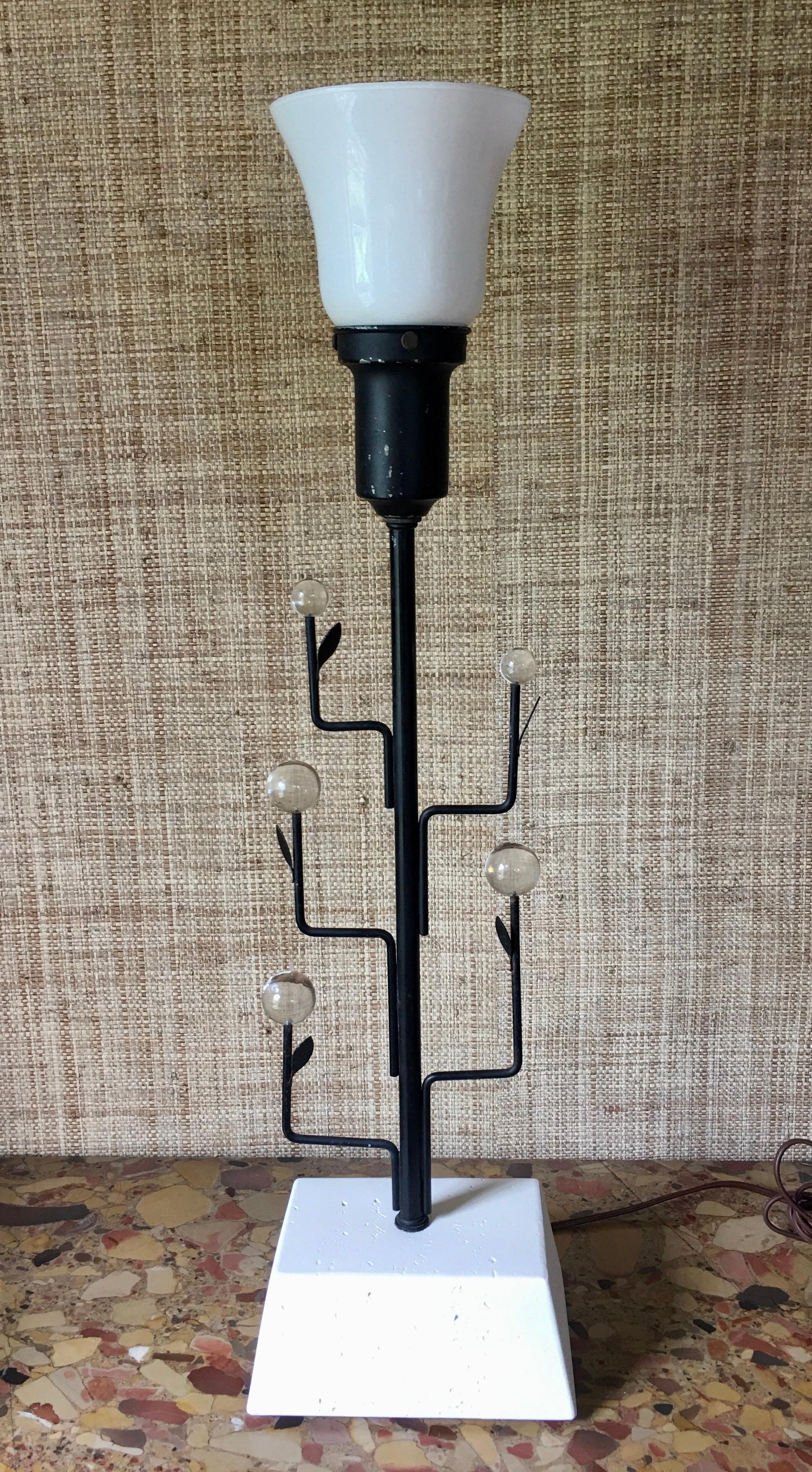 italien Lampe de table sculpturale en métal:: style Giacometti:: en forme d'arbre en vente