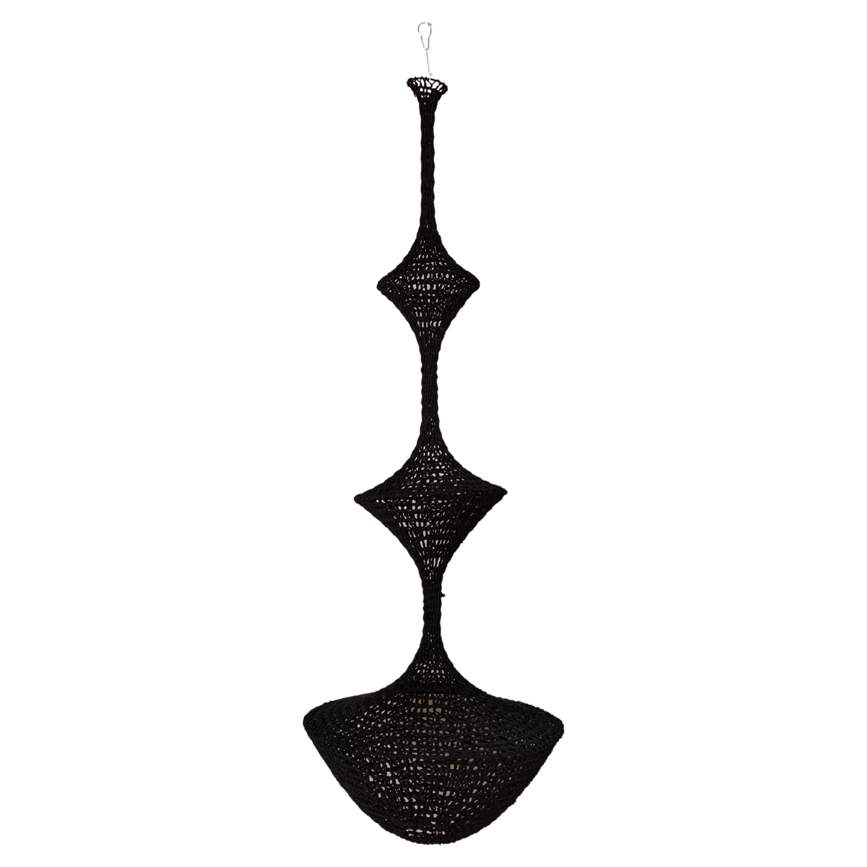 Lampadario scultoreo gigante in tessuto lavorato all'uncinetto a mano Collezione Briza Raw
