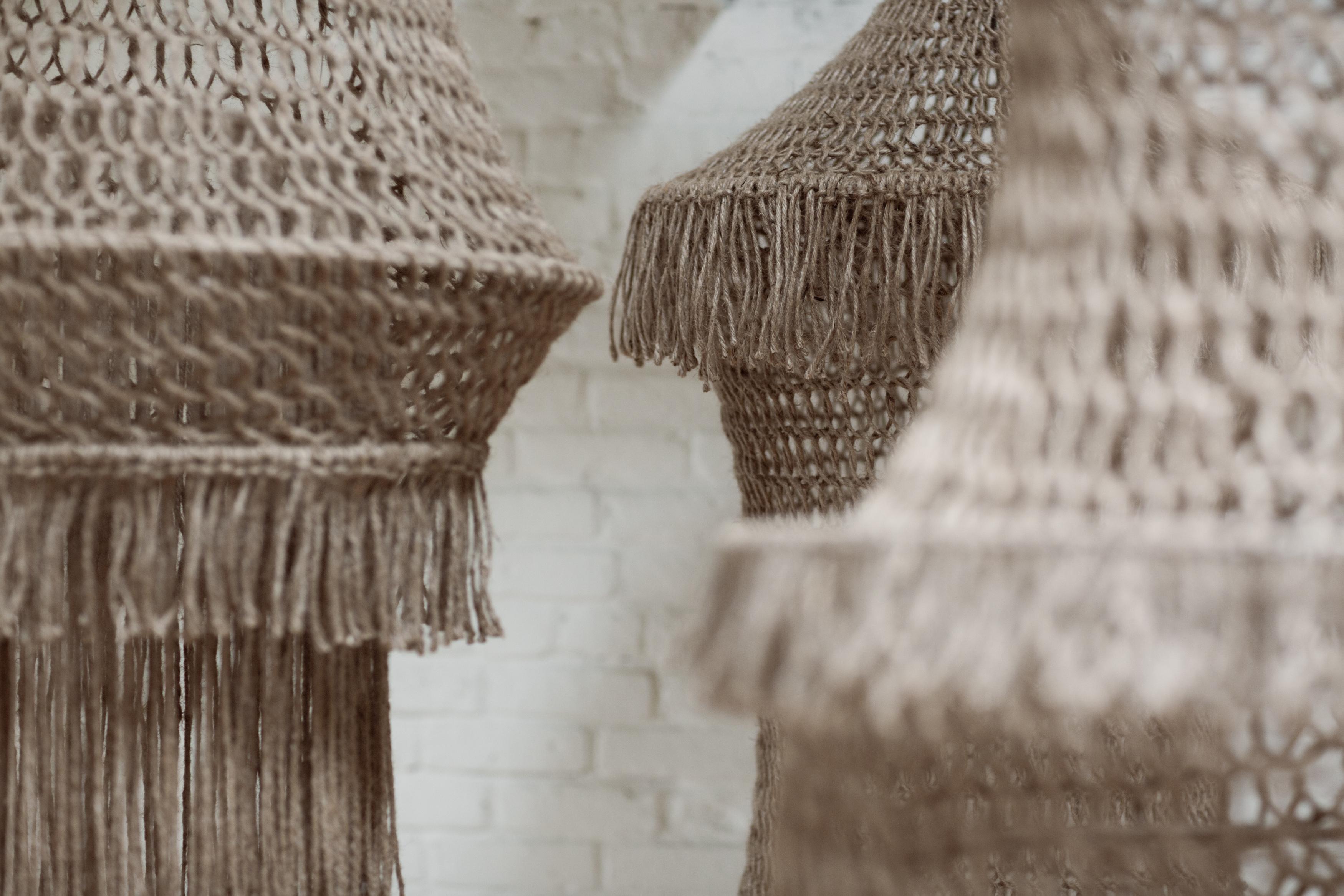Skulpturaler riesiger handgeschmiedeter Textilkronleuchter Luzule Raw Kollektion im Zustand „Neu“ im Angebot in Montreal, Quebec