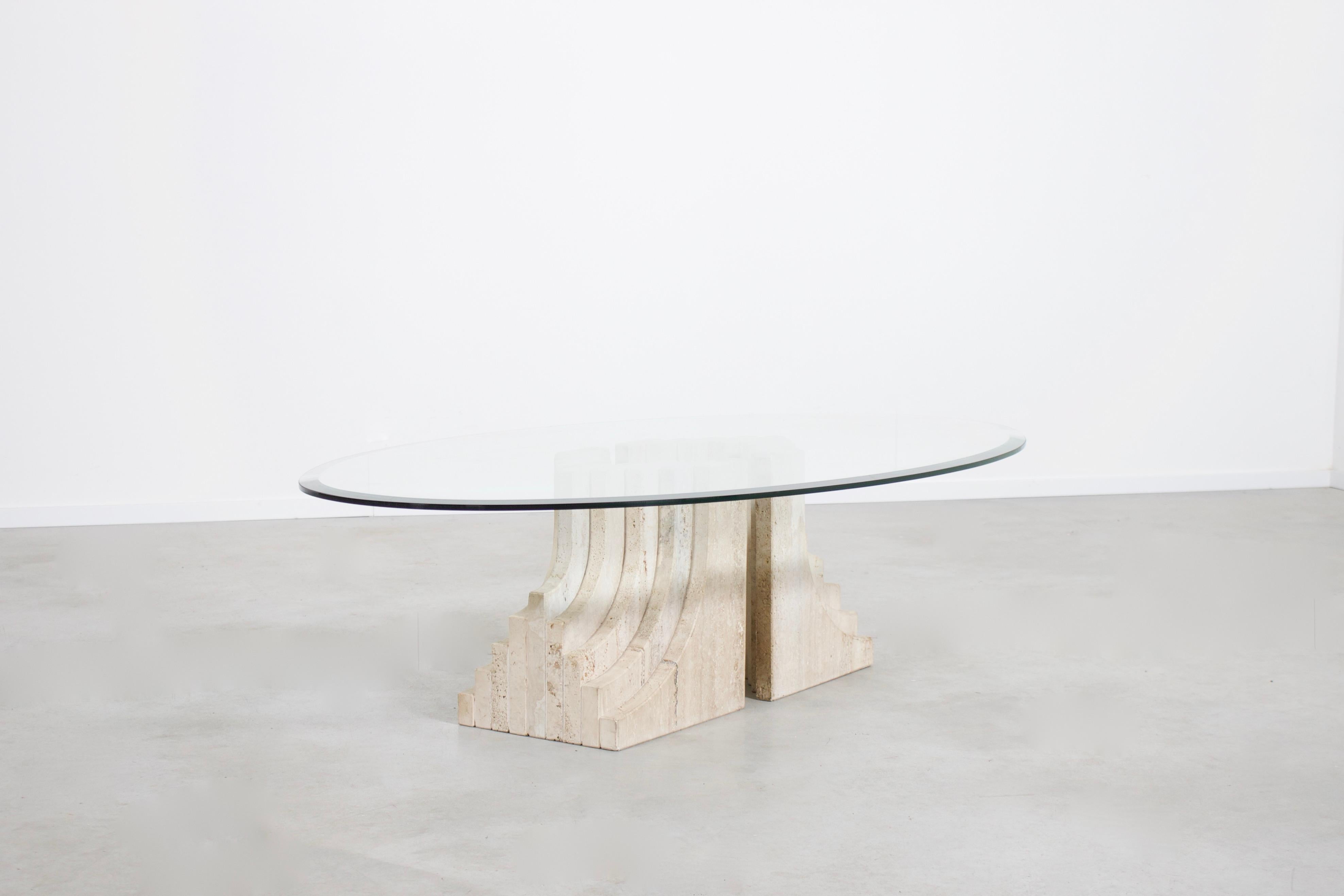 Mid-Century Modern Table basse sculpturale en verre et travertin, 1970 en vente