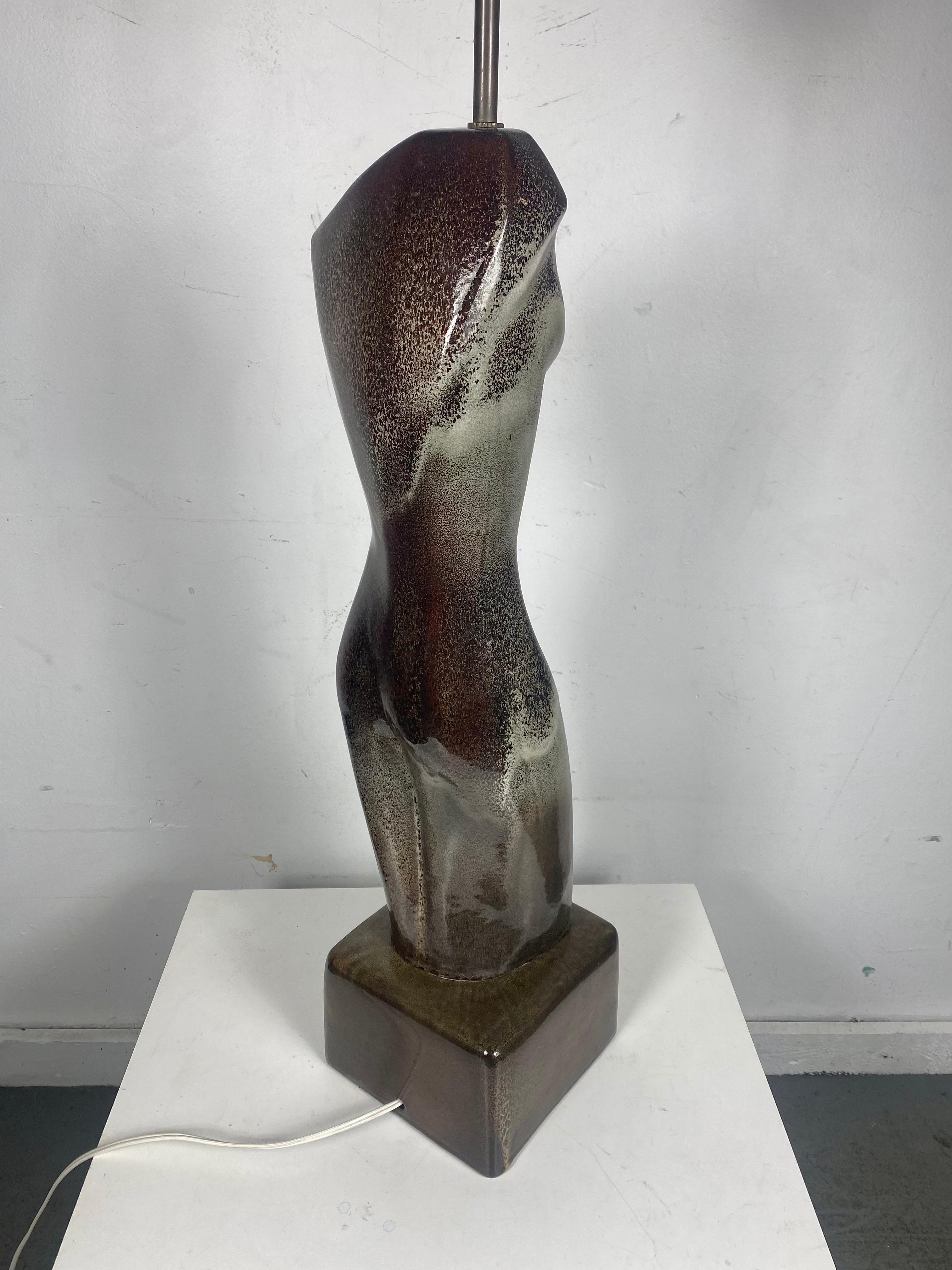 Lampe sculpturale en céramique émaillée d'Arpad Rosti Bon état - En vente à Buffalo, NY