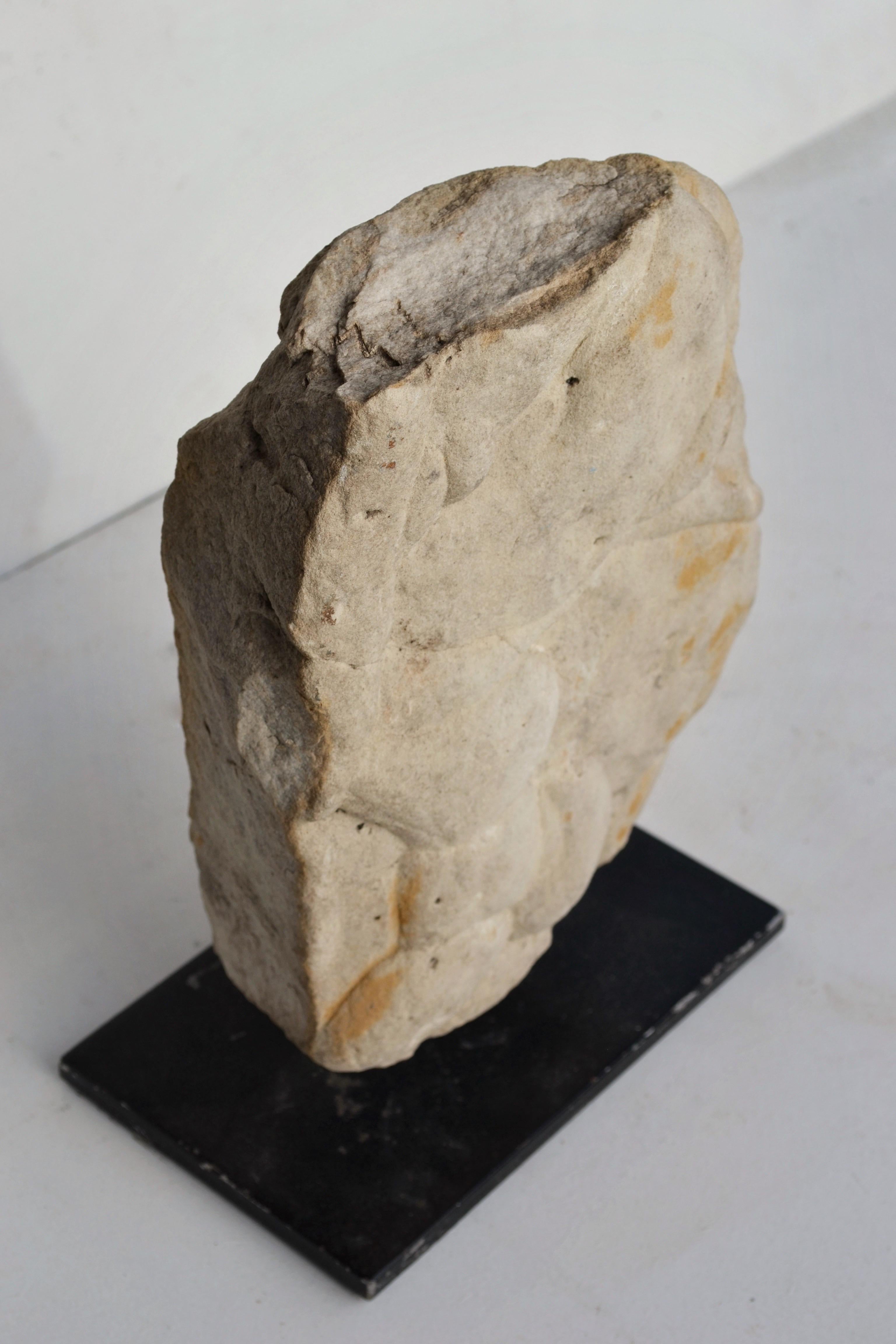 Formación escultórica de arenisca Gogotte sobre base personalizada, Fontainebleau - Francia en venta 3