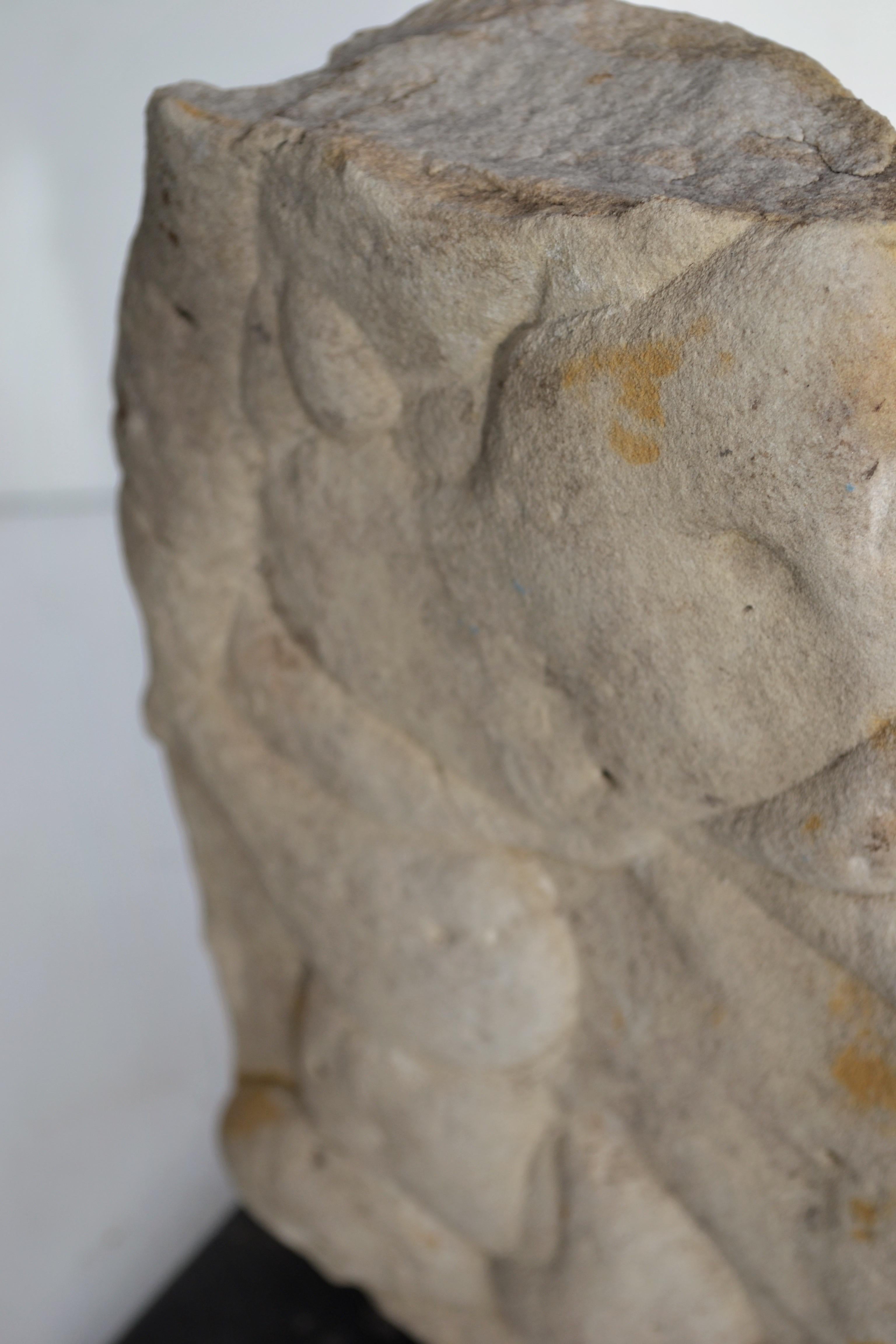 Formación escultórica de arenisca Gogotte sobre base personalizada, Fontainebleau - Francia en venta 5