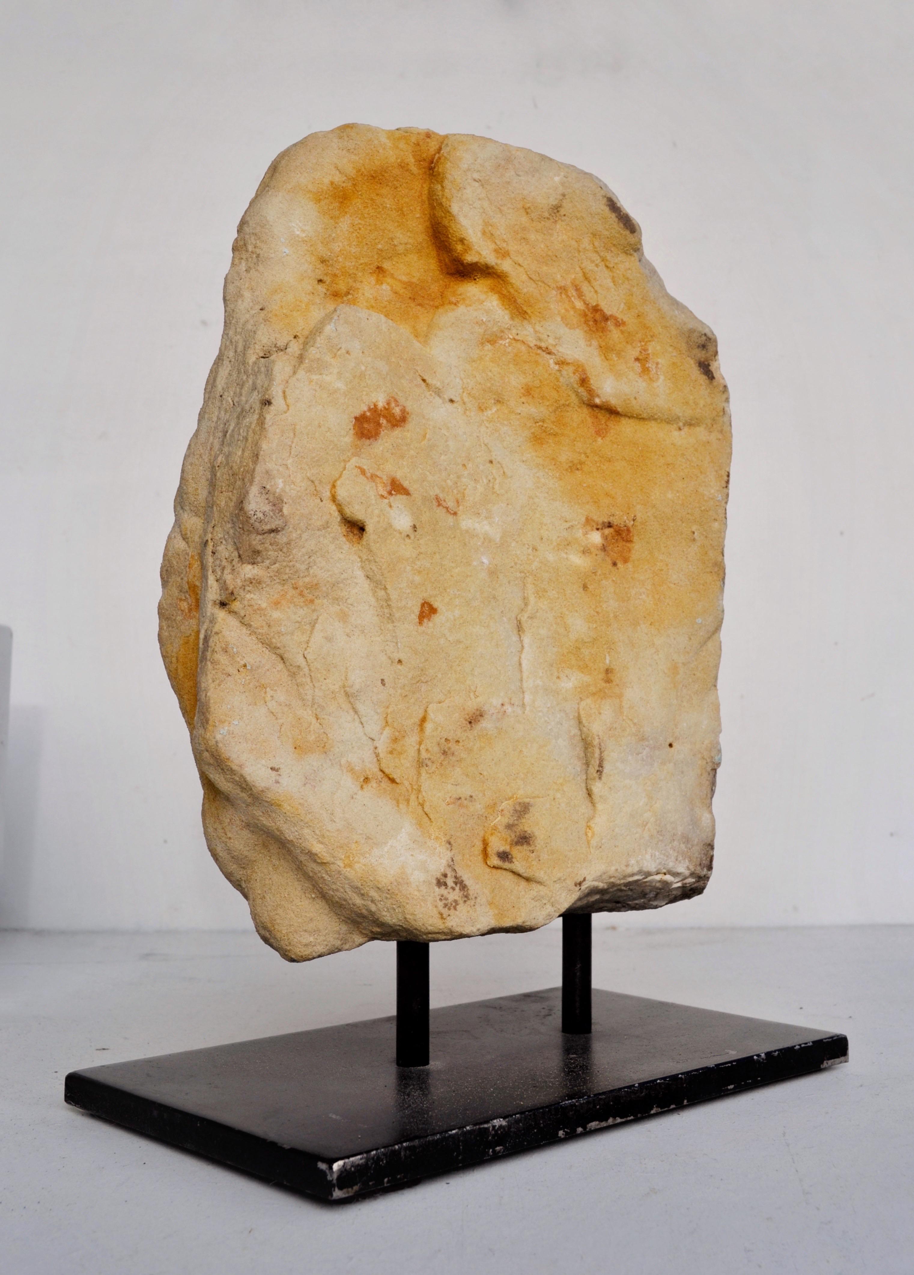 Formación escultórica de arenisca Gogotte sobre base personalizada, Fontainebleau - Francia Prehistórico en venta