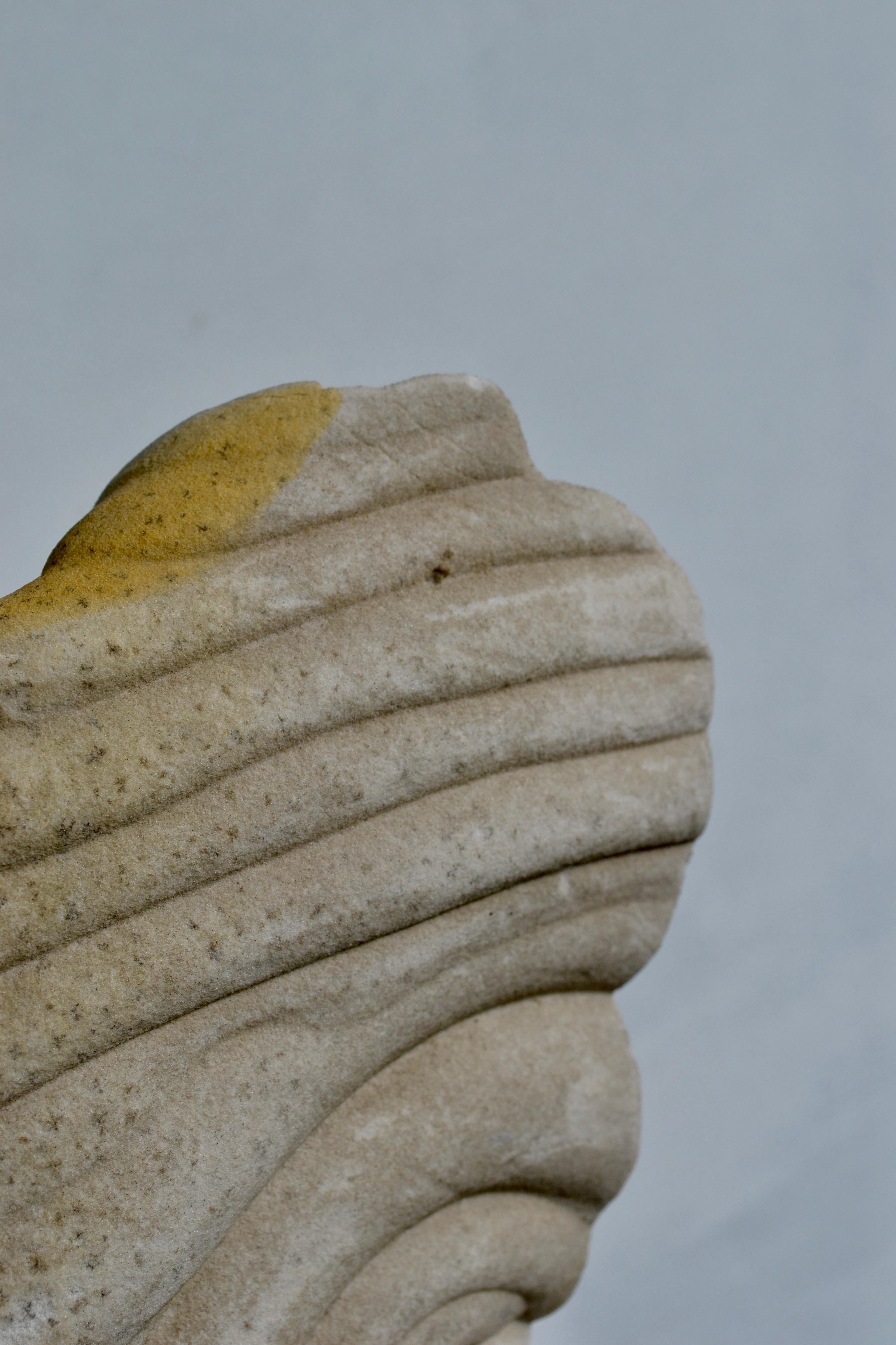 Français Formation sculpturale en grès de Gogotte sur socle personnalisé, Fontainebleau - France en vente