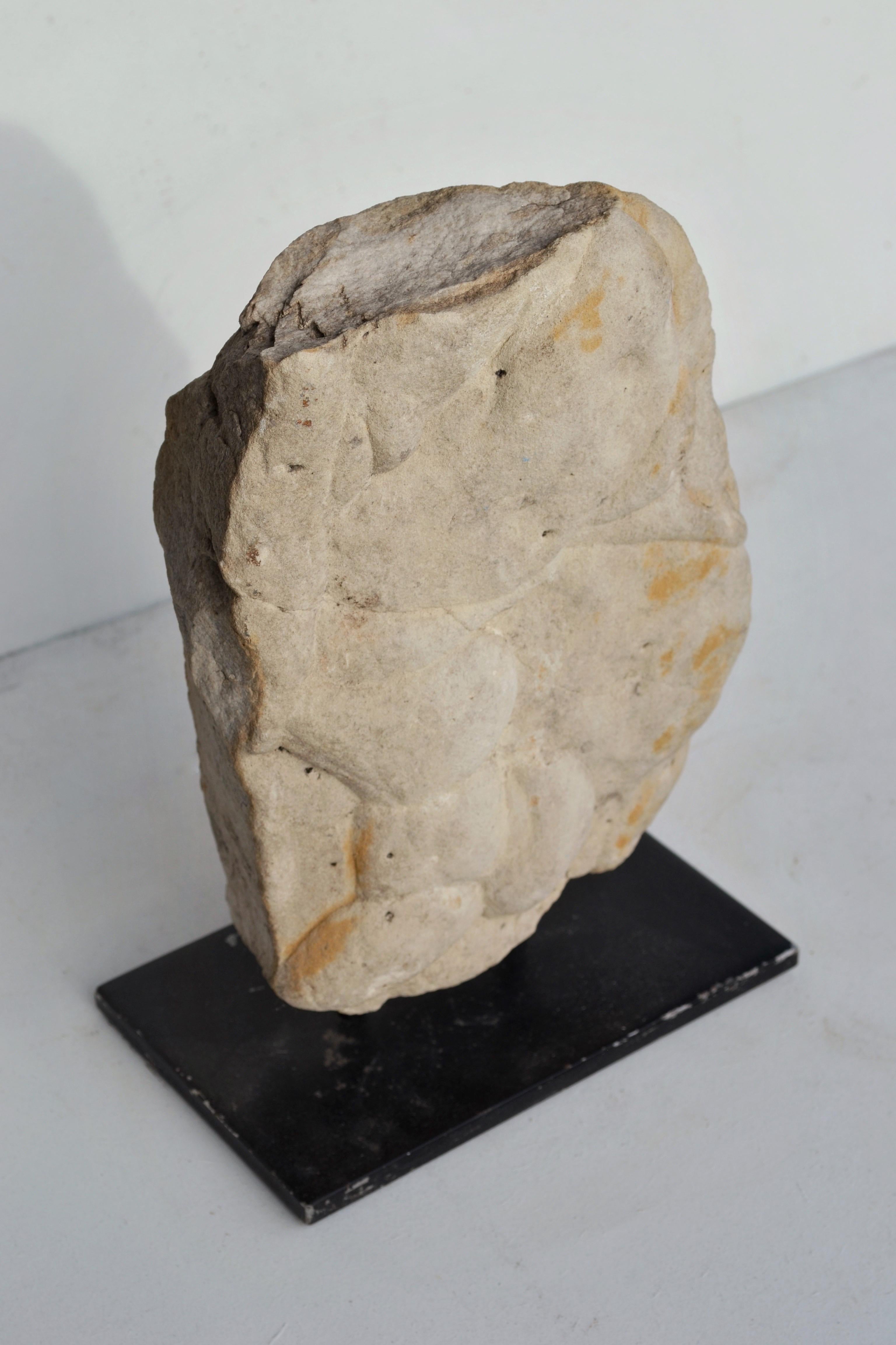 Formación escultórica de arenisca Gogotte sobre base personalizada, Fontainebleau - Francia en venta 2