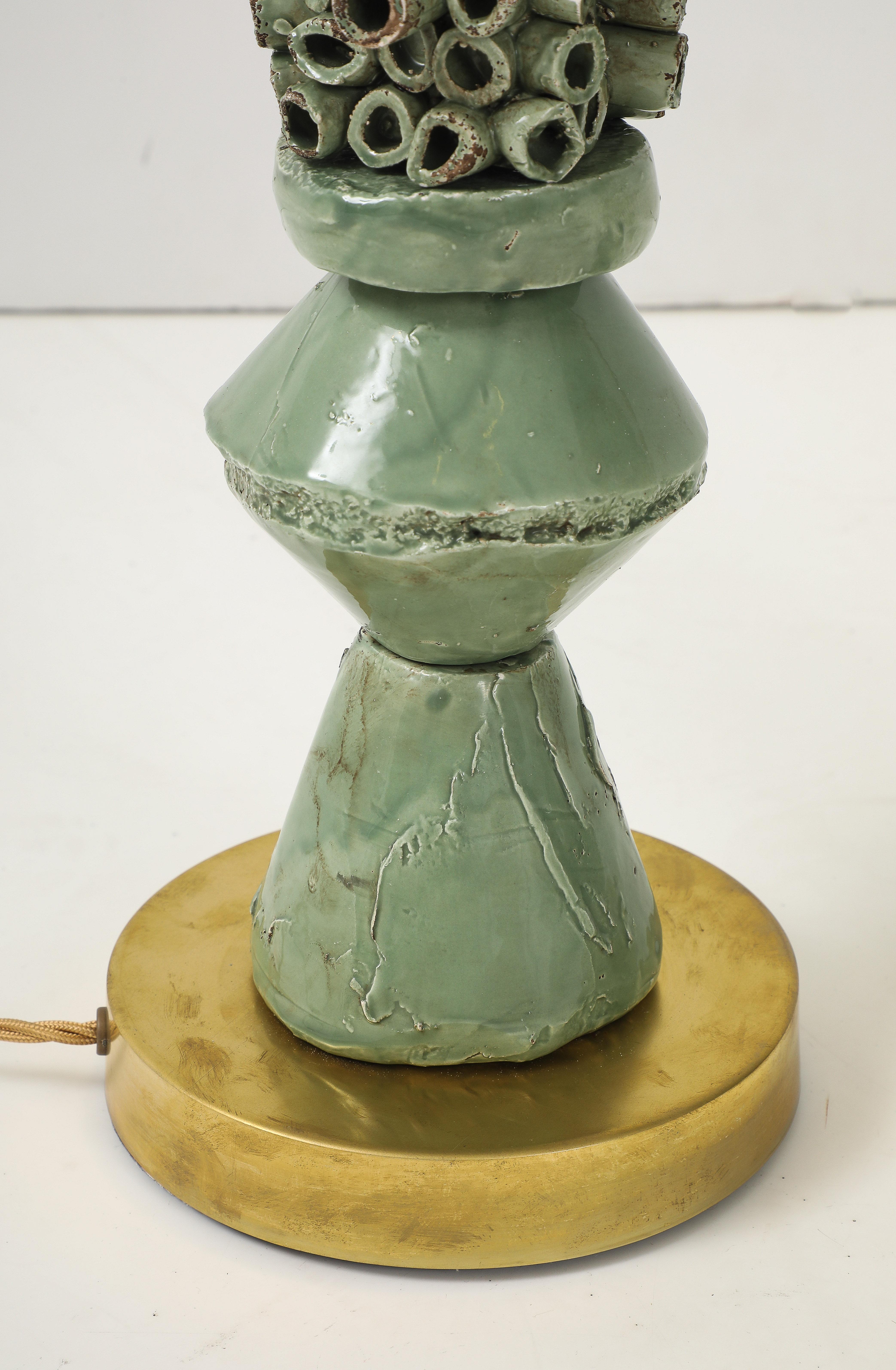Escultura de cerámica verde 