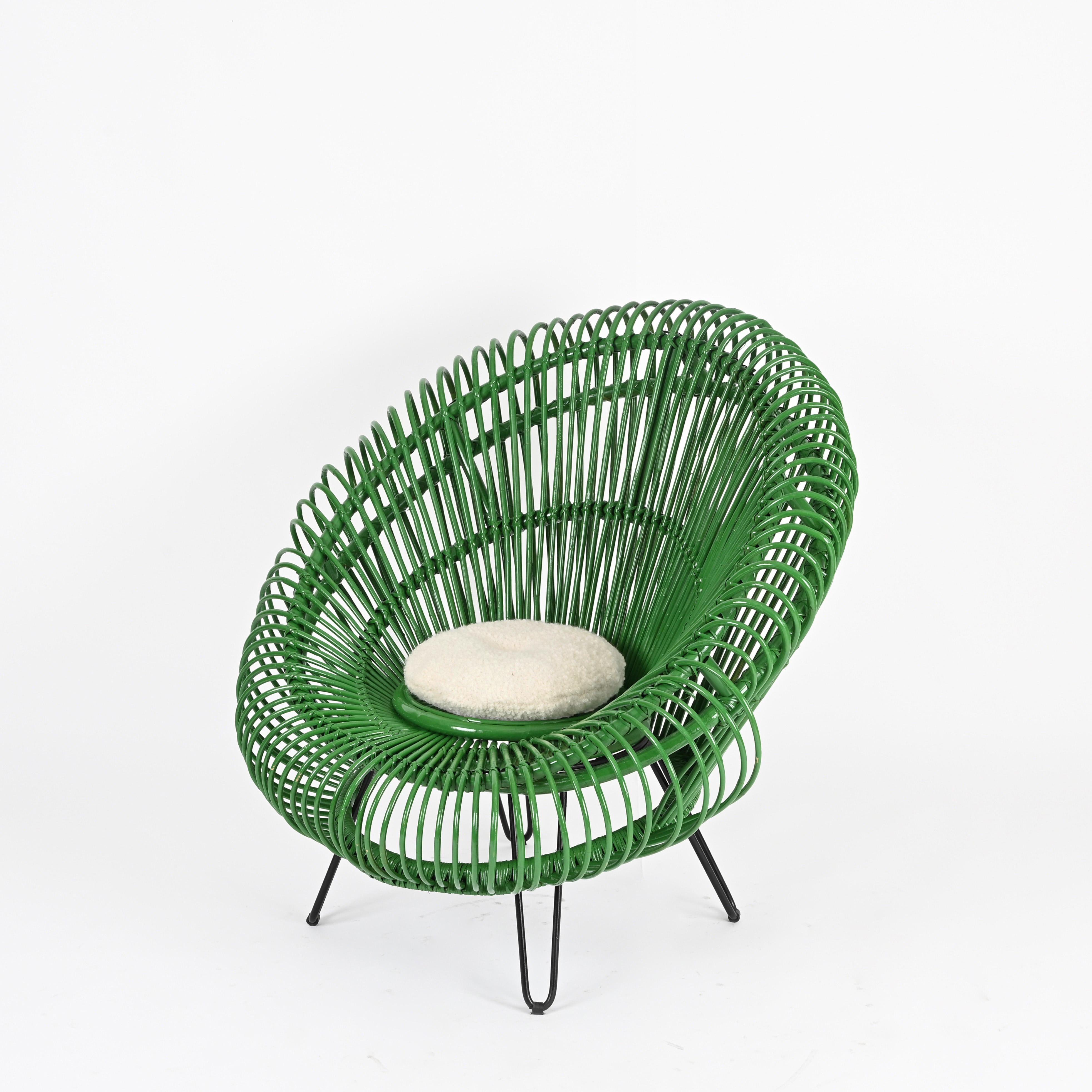 Chaise longue sculpturale en rotin vert par J. Abraham and Rol, France, années 1960 en vente 2
