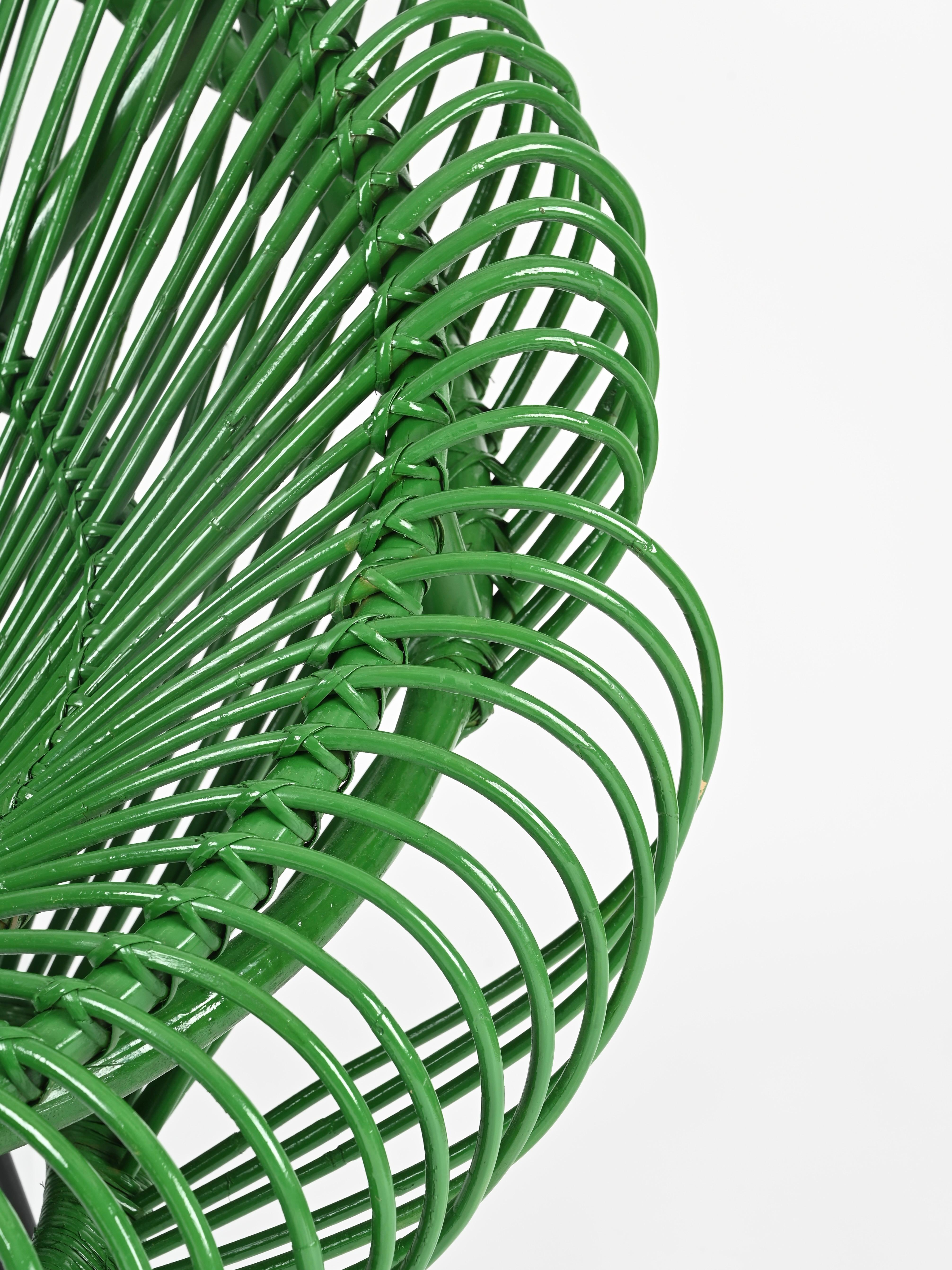 Chaise longue sculpturale en rotin vert par J. Abraham and Rol, France, années 1960 en vente 3