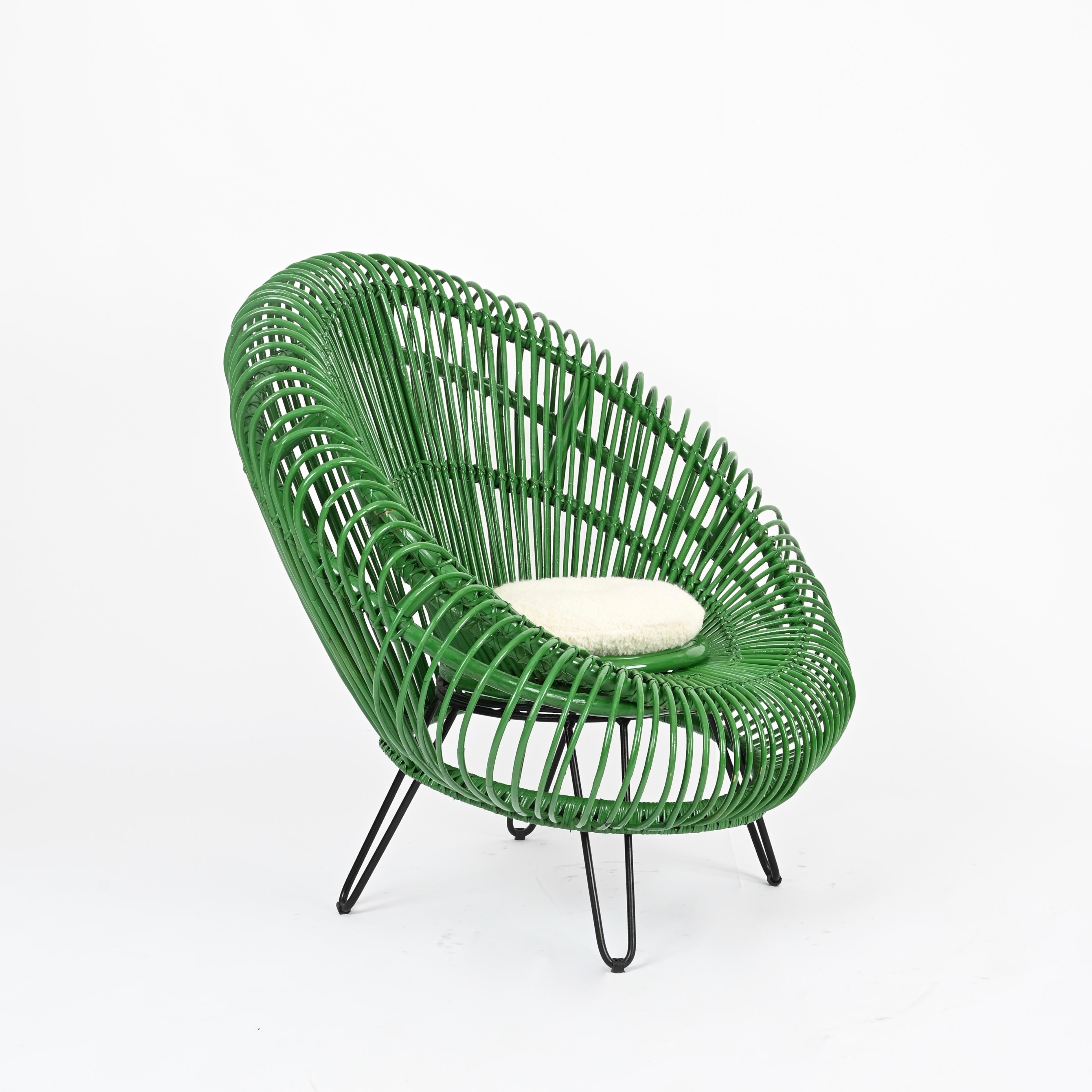 Chaise longue sculpturale en rotin vert par J. Abraham and Rol, France, années 1960 en vente 4
