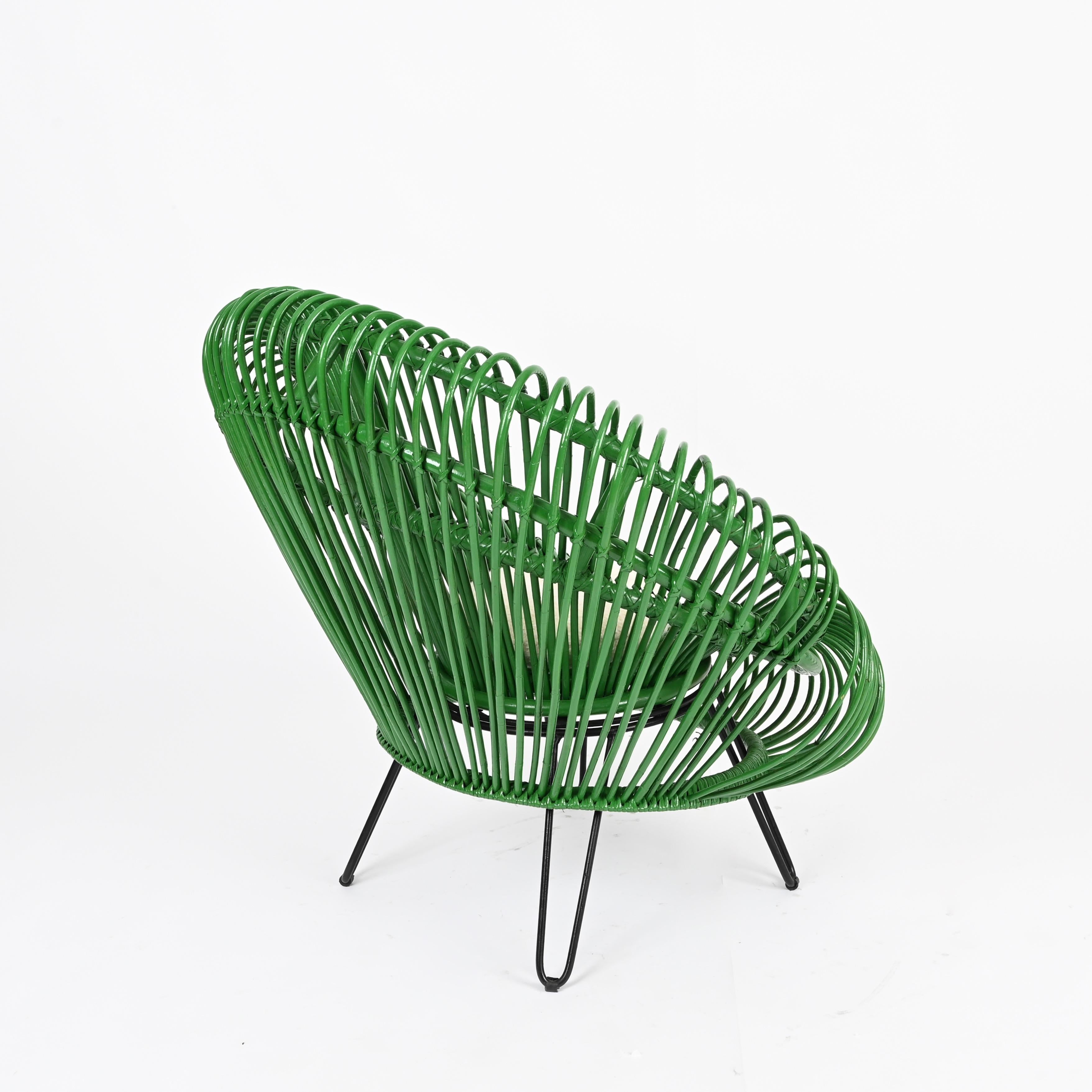 Chaise longue sculpturale en rotin vert par J. Abraham and Rol, France, années 1960 en vente 5