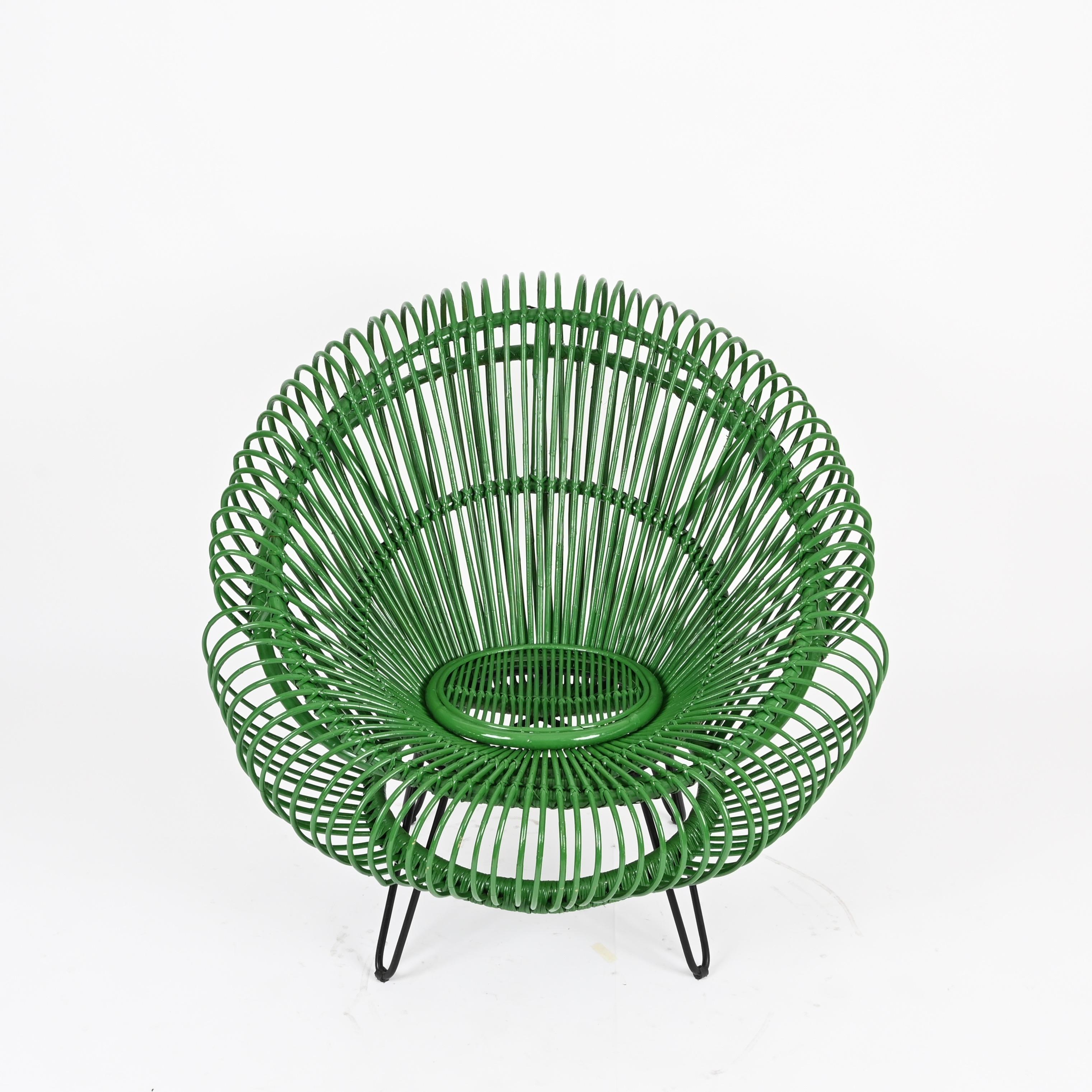 Chaise longue sculpturale en rotin vert par J. Abraham and Rol, France, années 1960 en vente 9