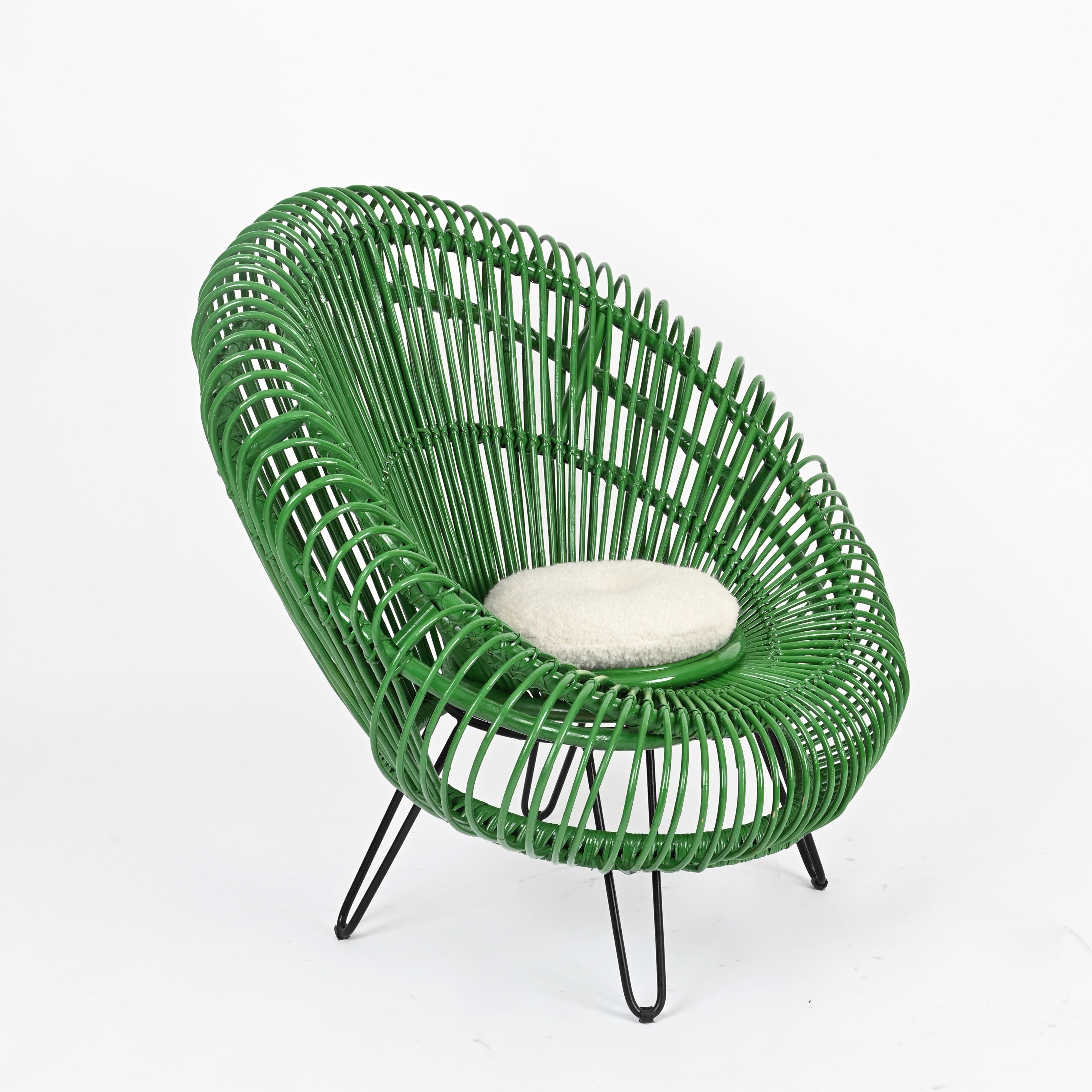Mid-Century Modern Chaise longue sculpturale en rotin vert par J. Abraham and Rol, France, années 1960 en vente