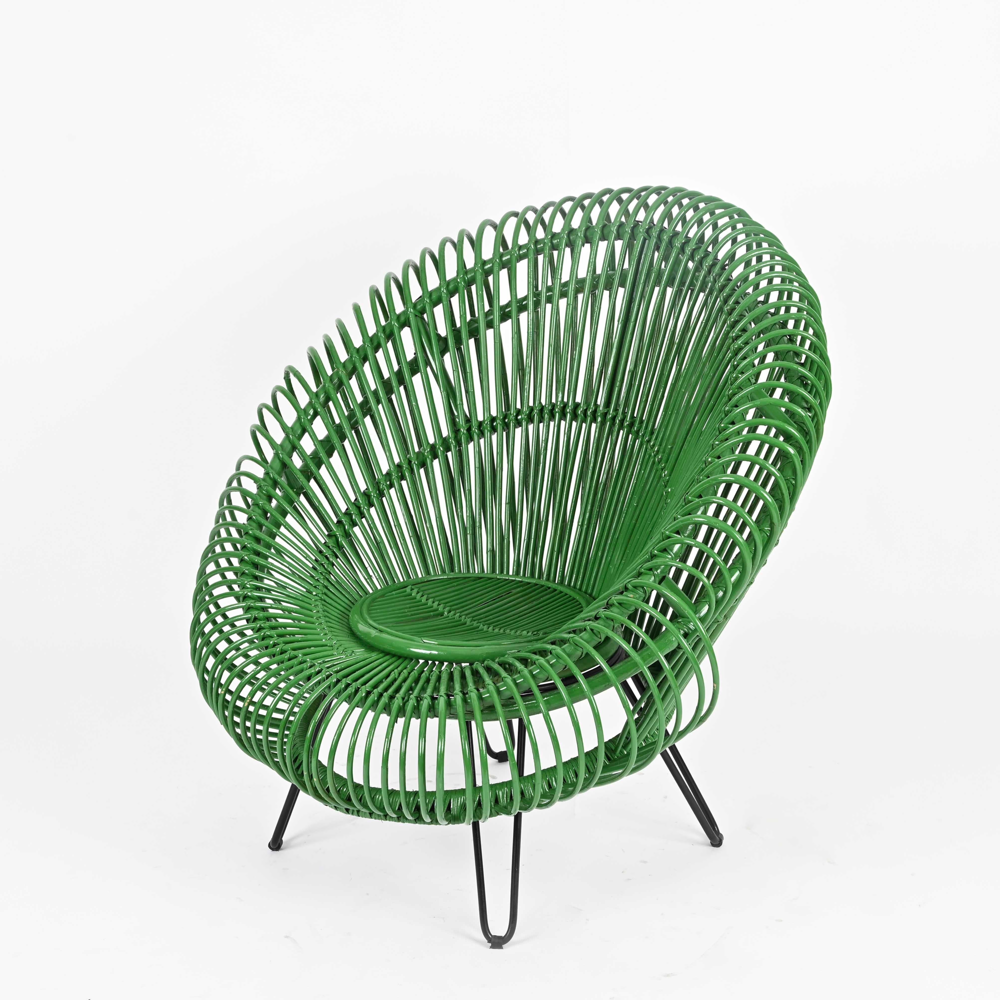 Chaise longue sculpturale en rotin vert par J. Abraham and Rol, France, années 1960 Bon état - En vente à Roma, IT