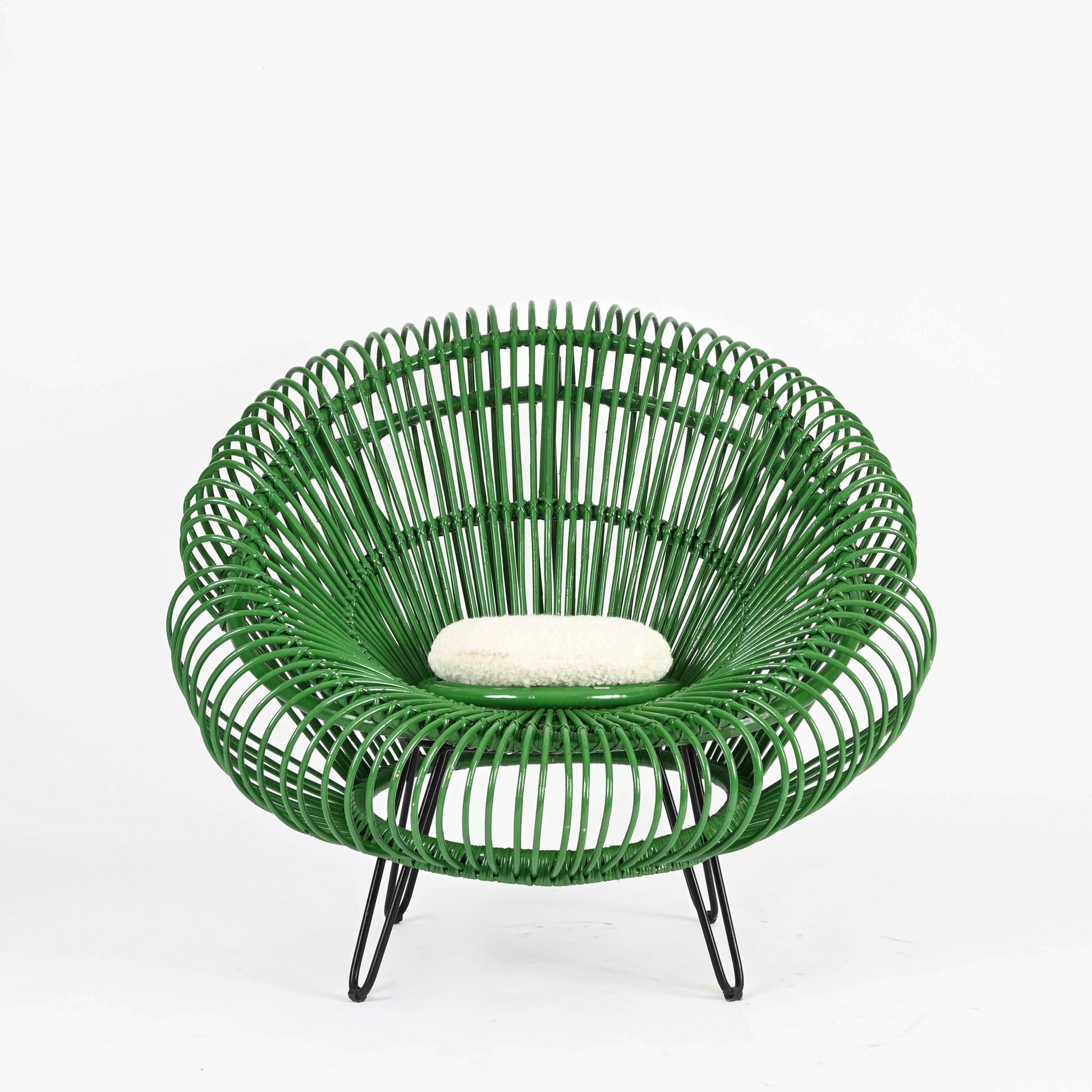 20ième siècle Chaise longue sculpturale en rotin vert par J. Abraham and Rol, France, années 1960 en vente