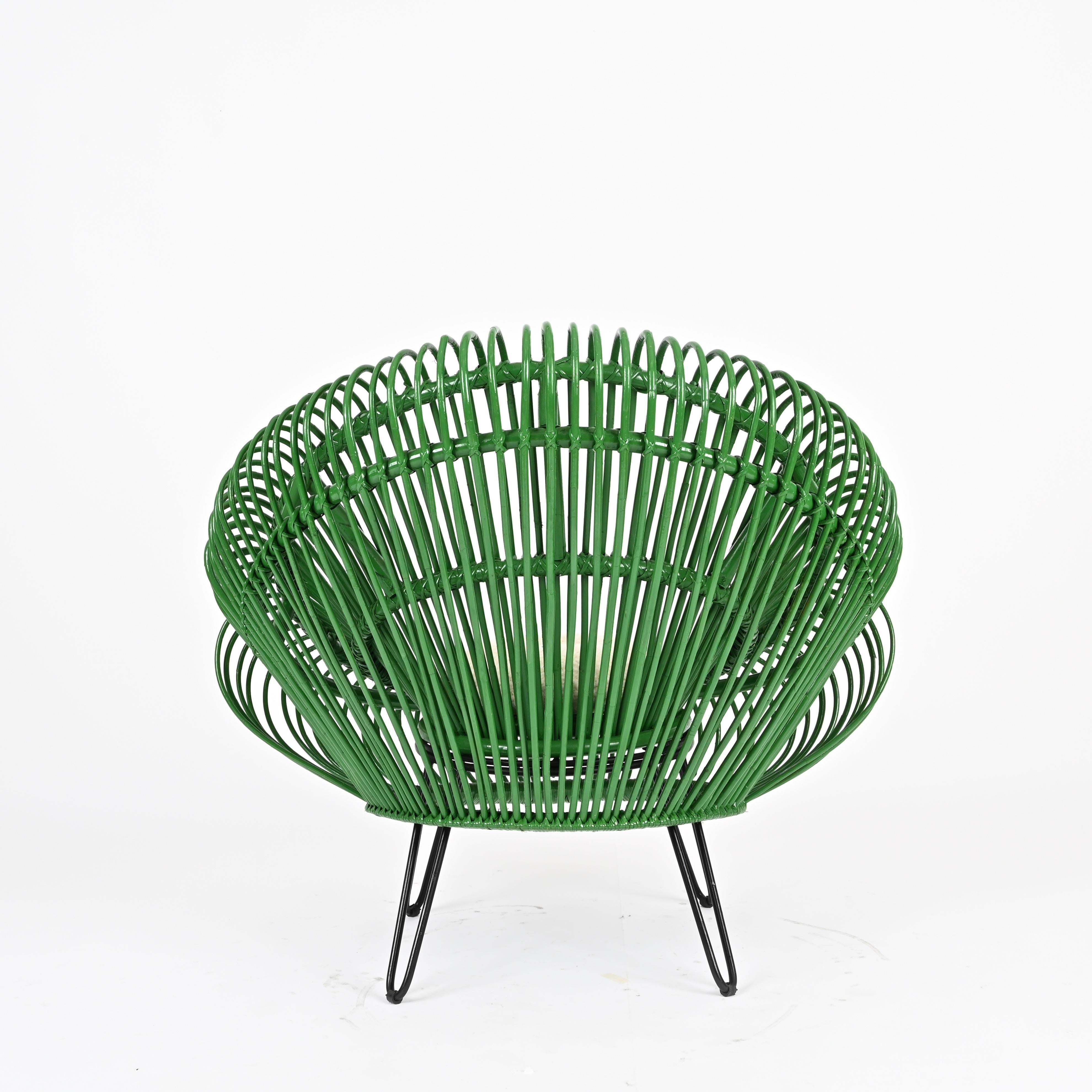 Chaise longue sculpturale en rotin vert par J. Abraham and Rol, France, années 1960 en vente 1