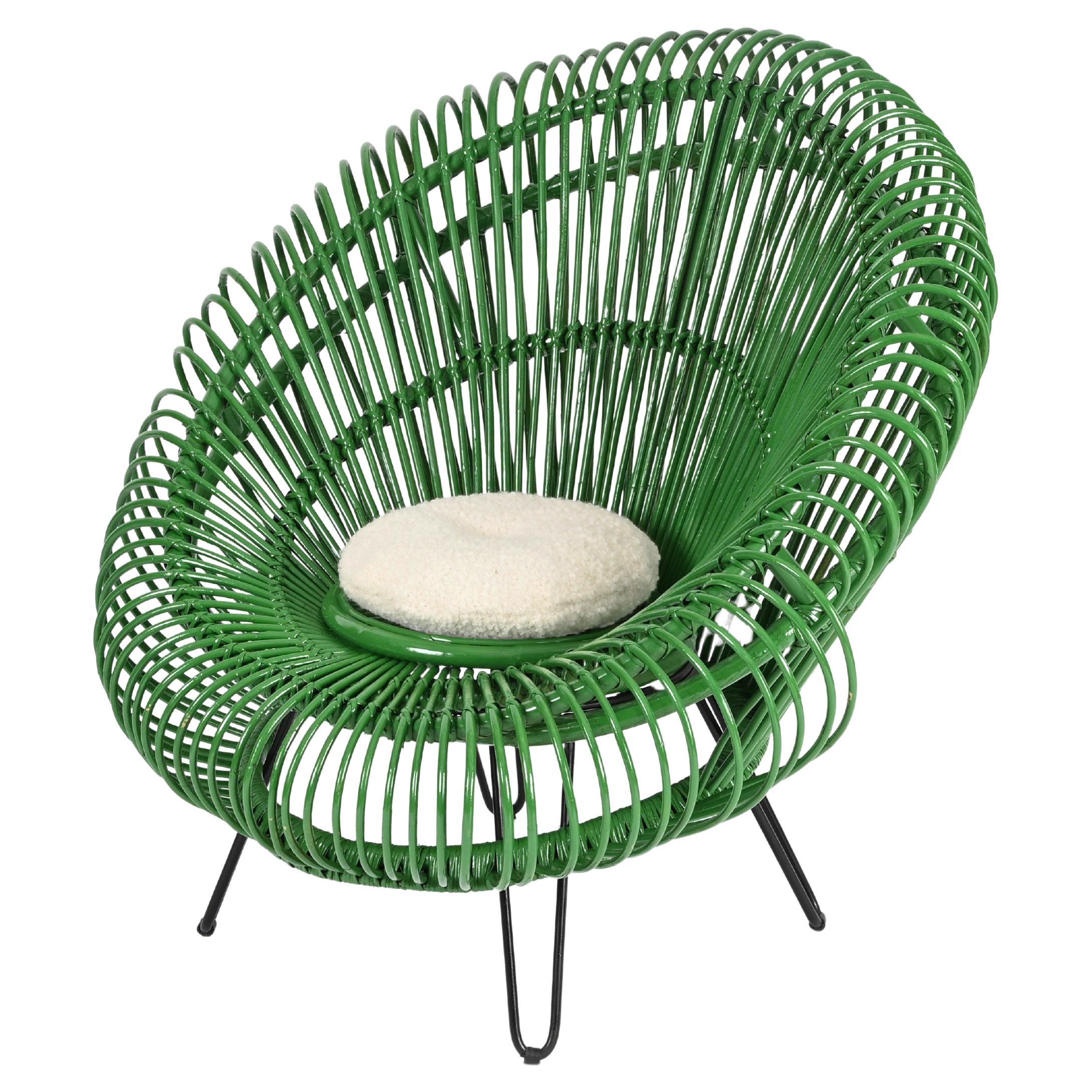Chaise longue sculpturale en rotin vert par J. Abraham and Rol, France, années 1960 en vente