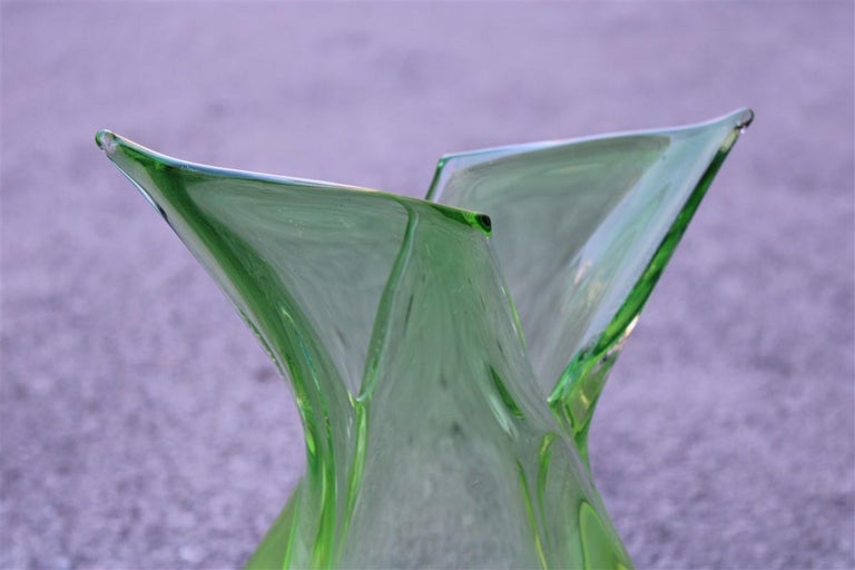 Mid-Century Modern Sculptural Green Vase Murano Design Flavio Poli 1960s Italian Design Sommerso For Sale
