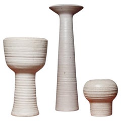 Grupo de jarrones escultóricos altos de Studio Pottery en blanco tiza