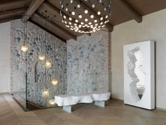 Skulpturale „Broken Bench“ von Gufram in der Farbe „Almost White“ – limitierte Auflage von Snarkitecture