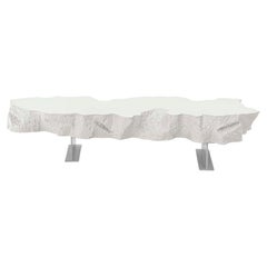 Skulpturale „Broken Bench“ von Gufram in der Farbe „Almost White“ – limitierte Auflage von Snarkitecture