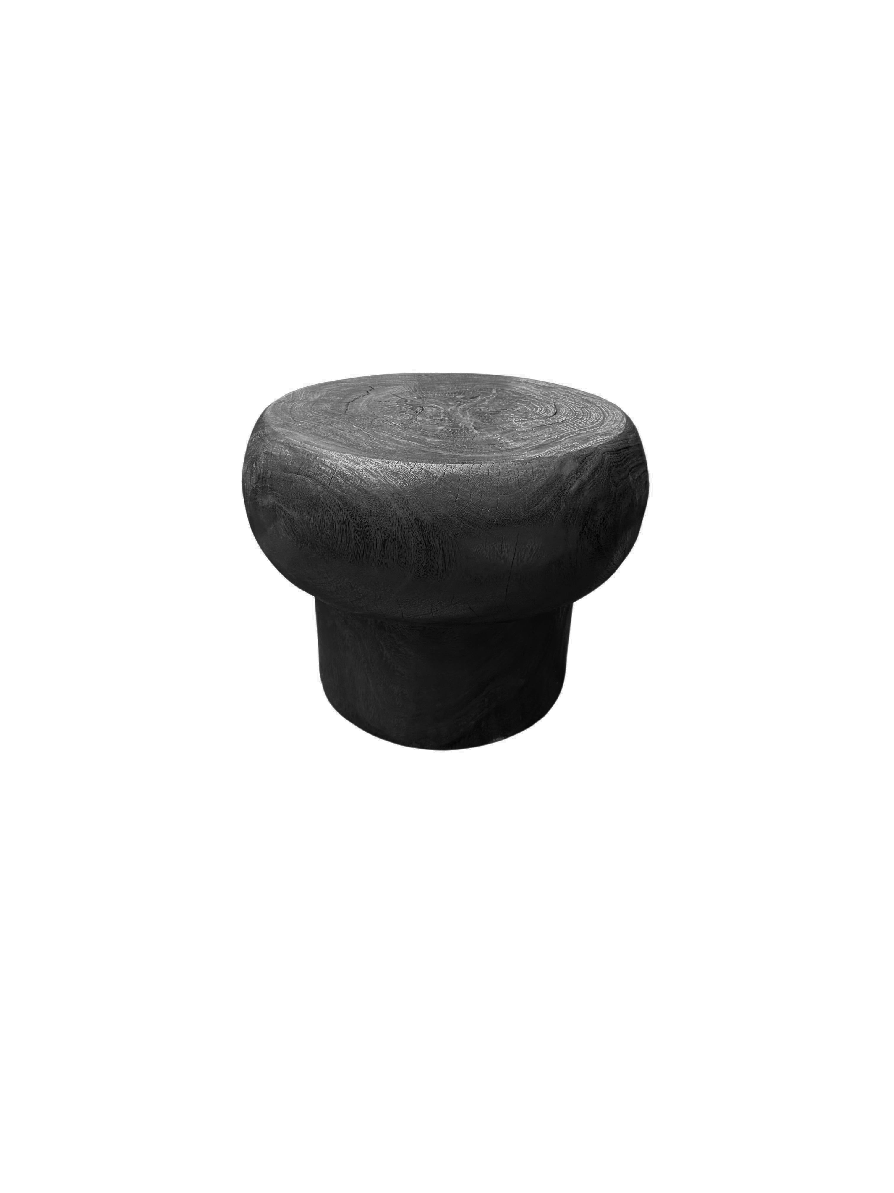 Sculptural Hand-Carved Round Solid Mango Wood Side Table, Modern Organic, Burnt In New Condition For Sale In Jimbaran, Bali
