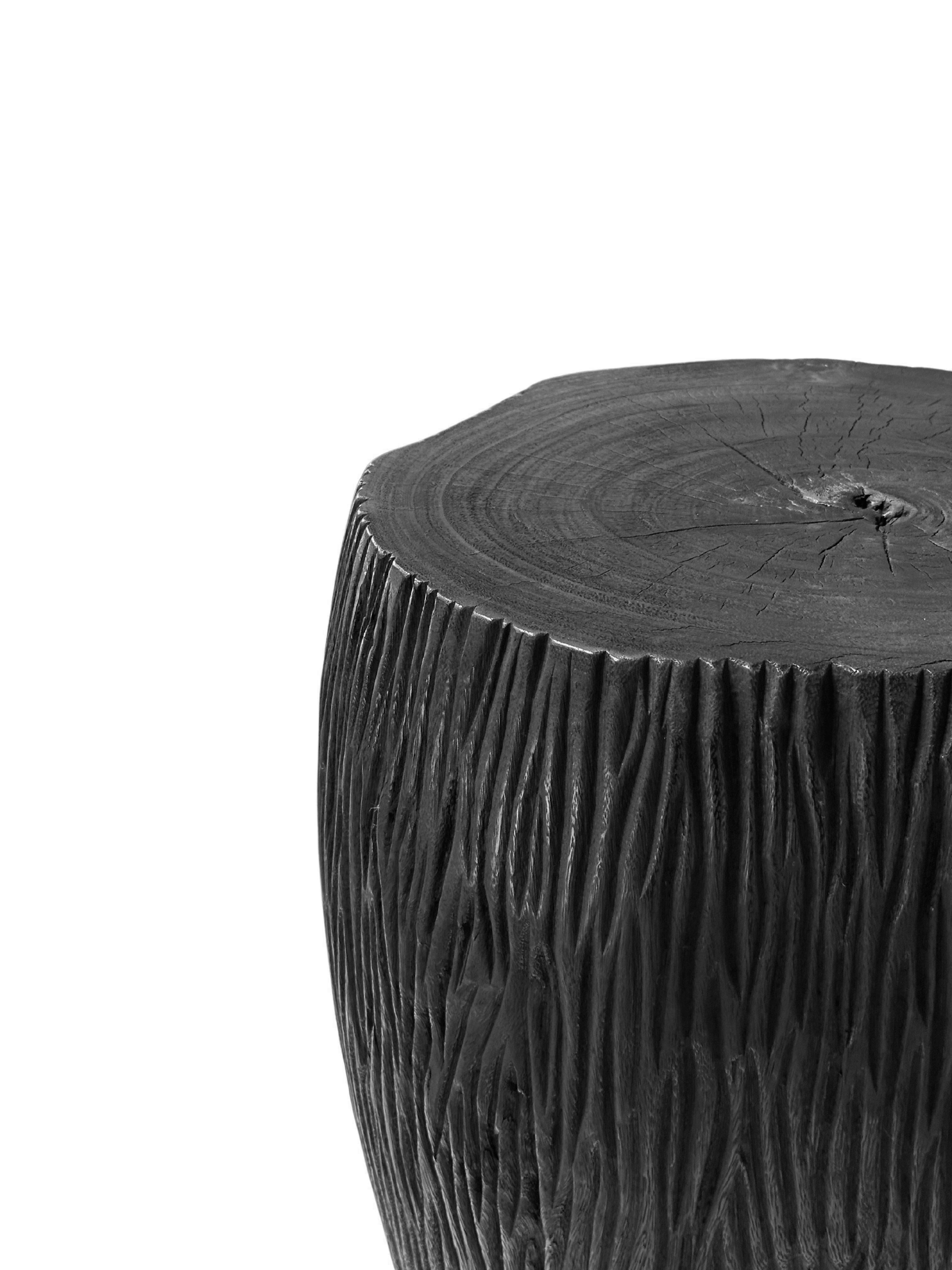 Sculptural Hand-Carved Solid Mango Wood Side Table, Modern Organic, Burnt In New Condition For Sale In Jimbaran, Bali