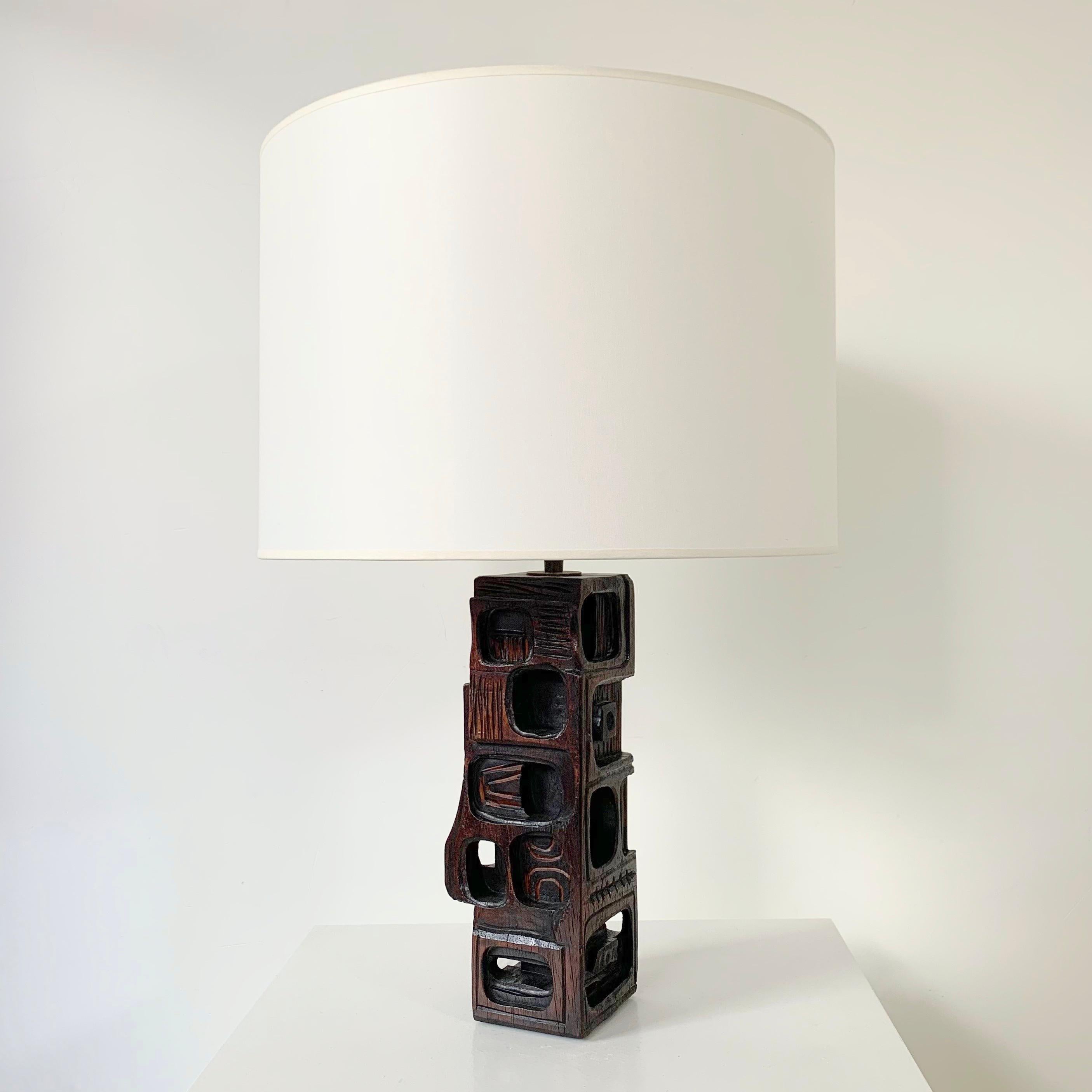Nice sculptural table lamp by Gianni Pinna, circa 1970, Italy.
Hand carved wood. New fabric shade. 
Rewired. Signed underneath.
Dimensions: 59 cm H, 40 cm diameter.
All purchases are covered by our Buyer Protection Guarantee.
This item can be