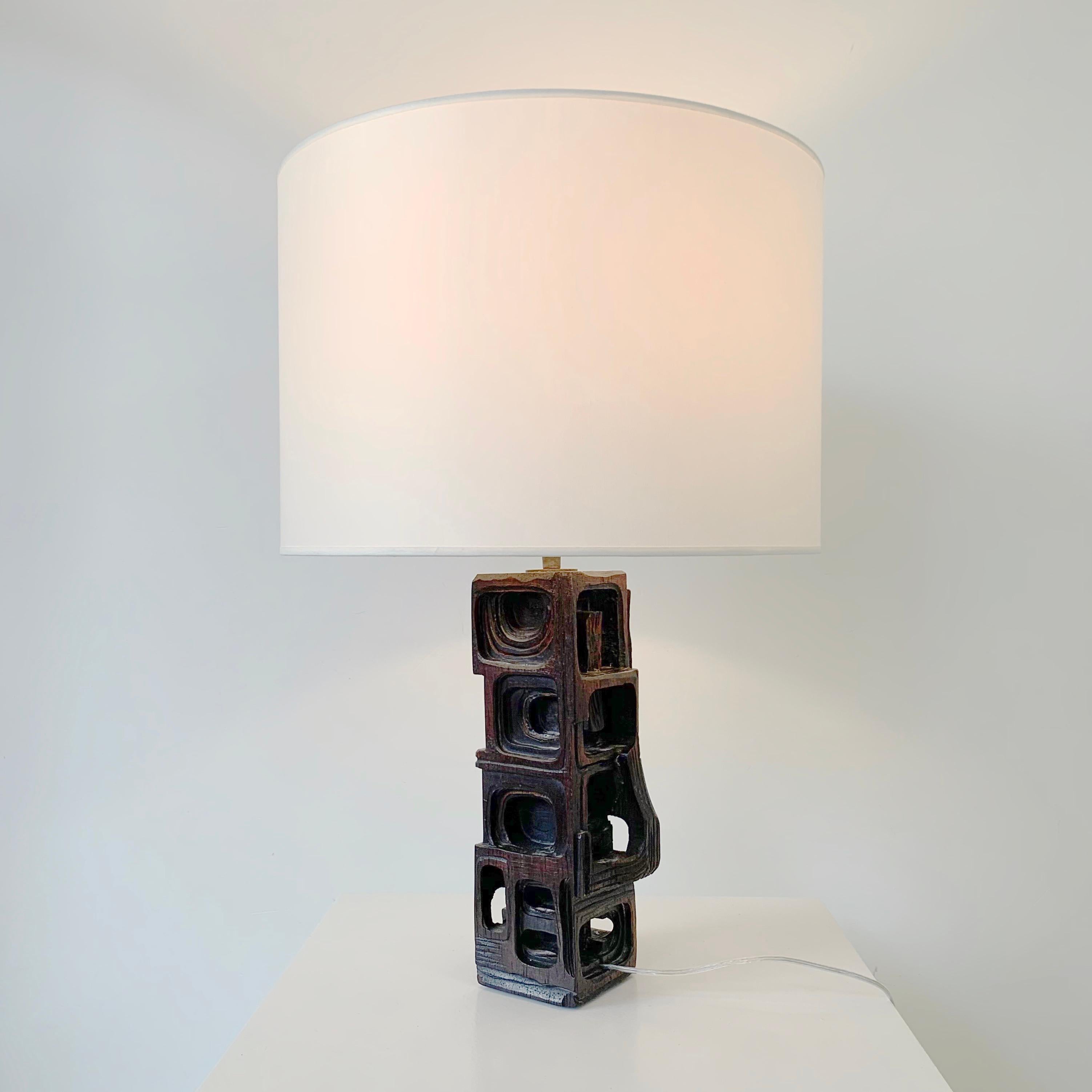 Mid-Century Modern Sculptural Hand Carved Table Lamp by Gianni Pinna, c.1970, Italy.