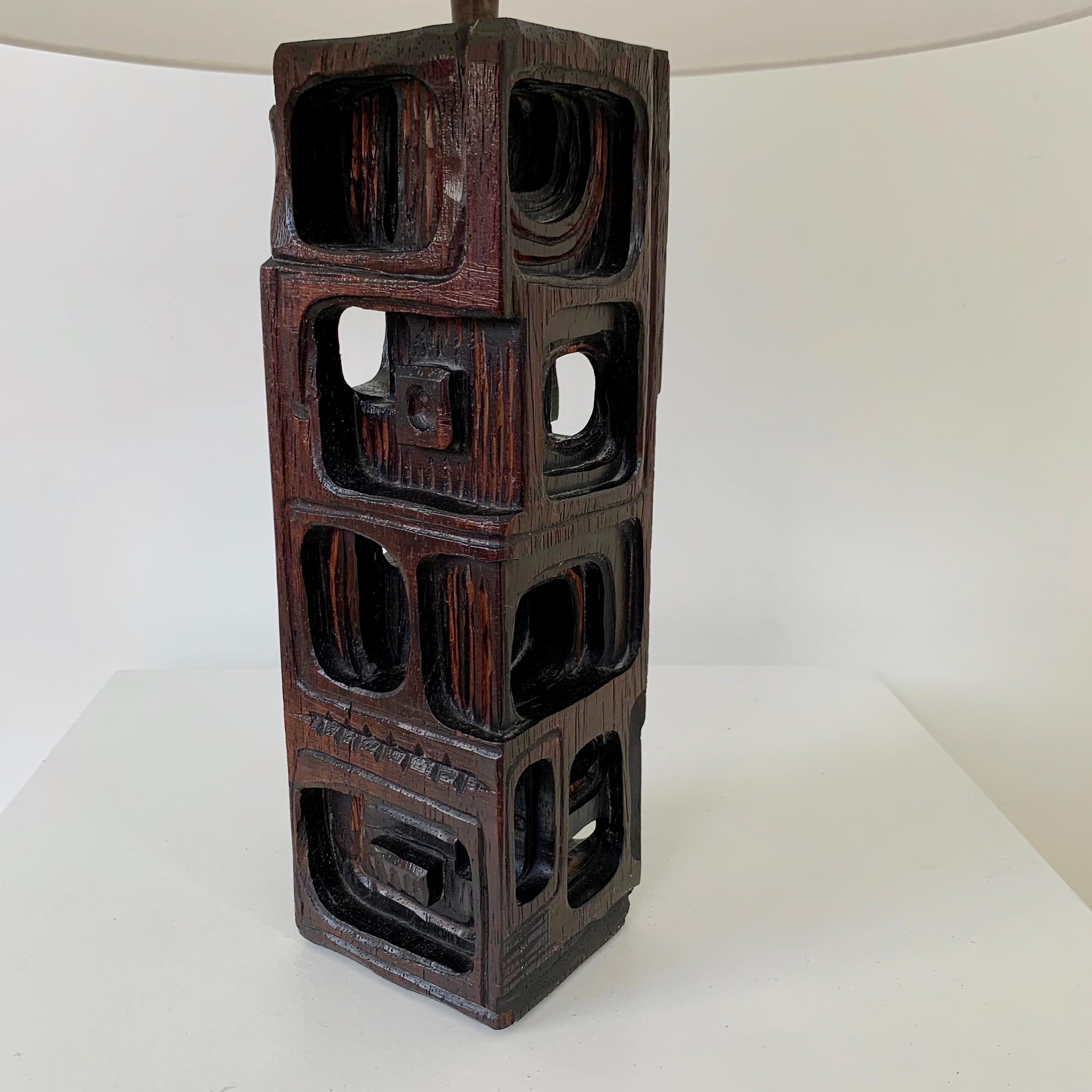Sculptural Hand Carved Table Lamp by Gianni Pinna, c.1970, Italy. In Good Condition In Brussels, BE