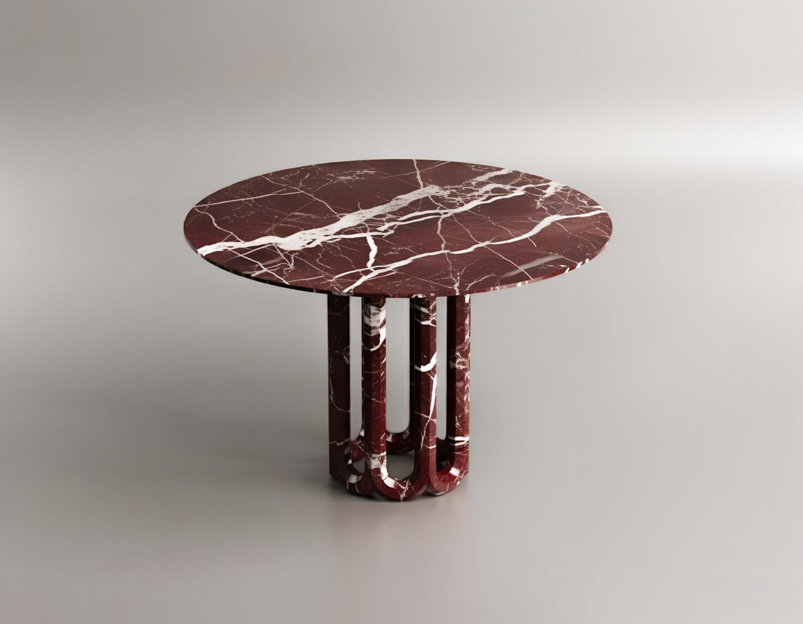 Sculpté Sculpturale Table de salle à manger ronde en marbre rouge Rosso Levanto, faite à la main en vente