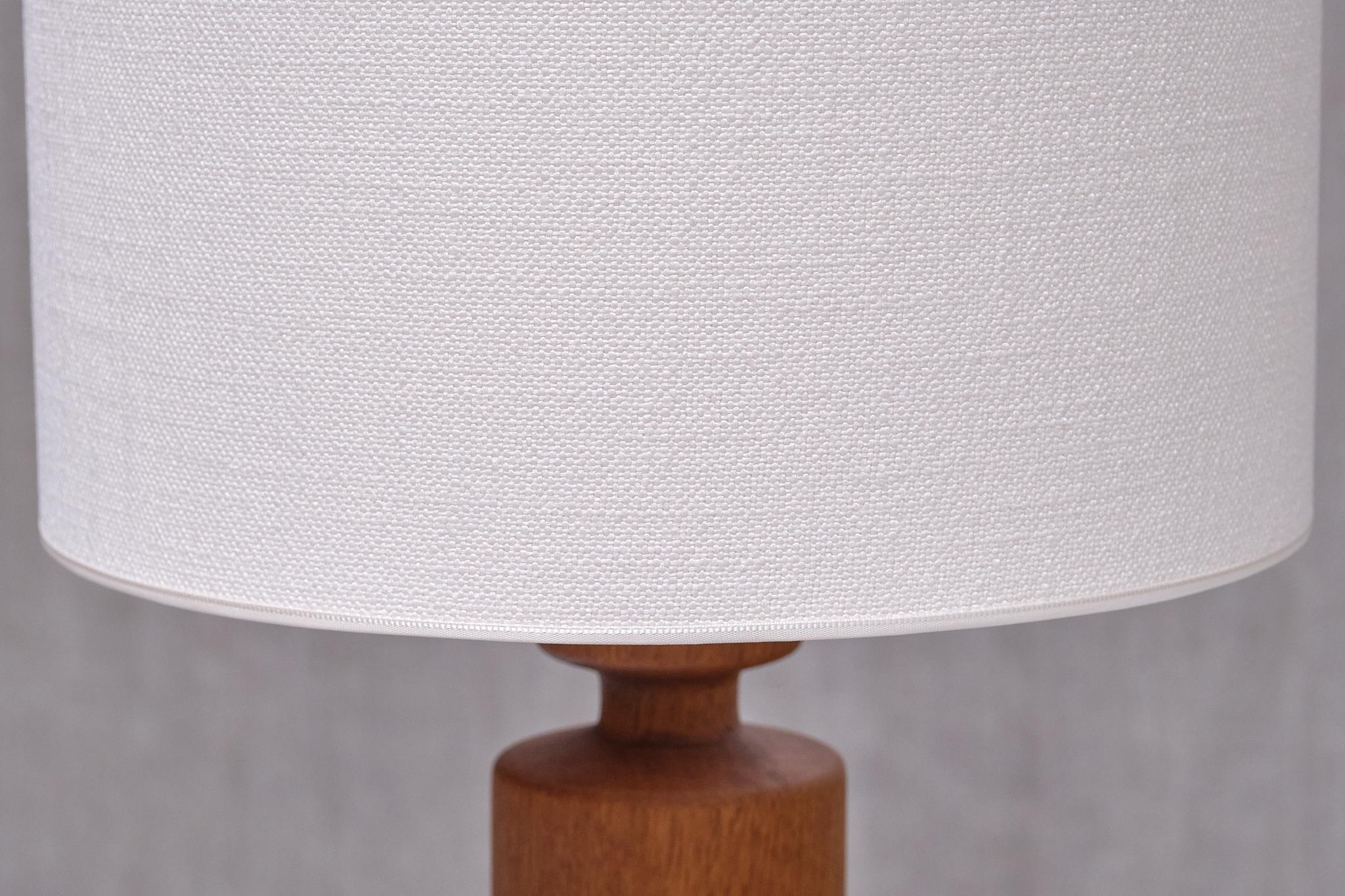 Milieu du XXe siècle Lampe de table sculpturale en Oak, modèle 762, Ateljé Lyktan, Suède, années 1960 en vente