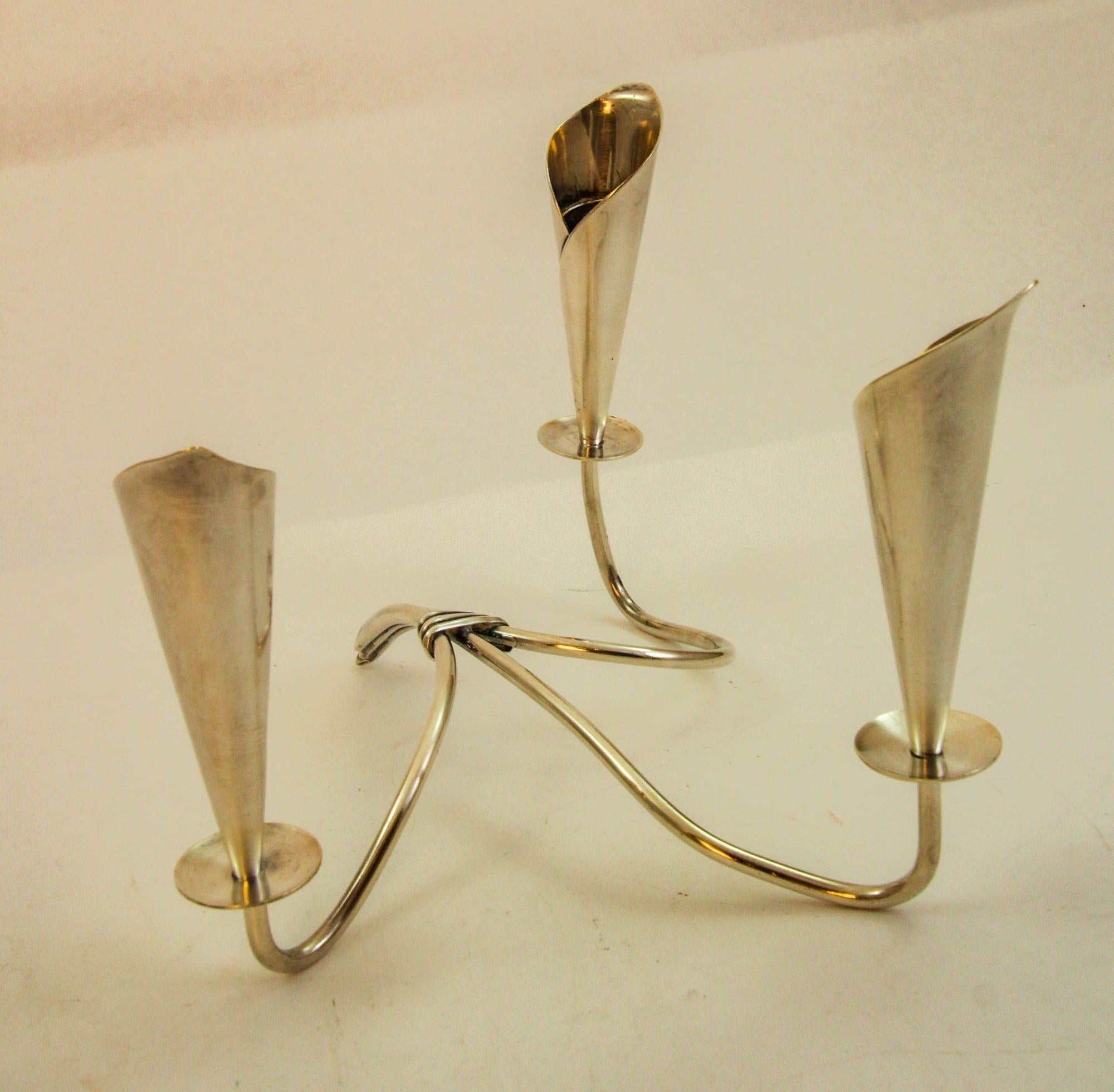 XX secolo Portacandele scultoreo Hans Jensen Calla Lily placcato in argento a coppia in vendita