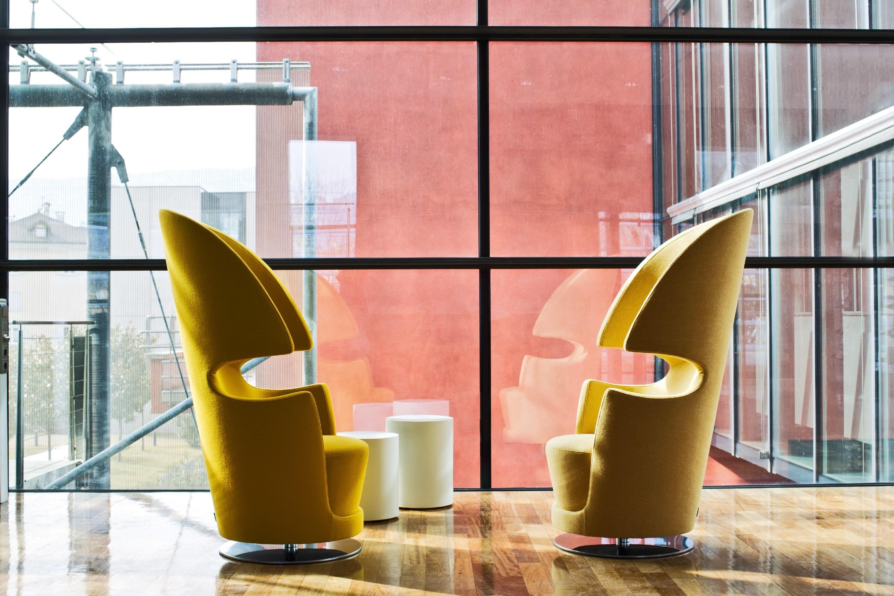 Sculptural High-Back Swivel Chair Upholstered in Rich Flamingo Orange Velvet For Sale 2