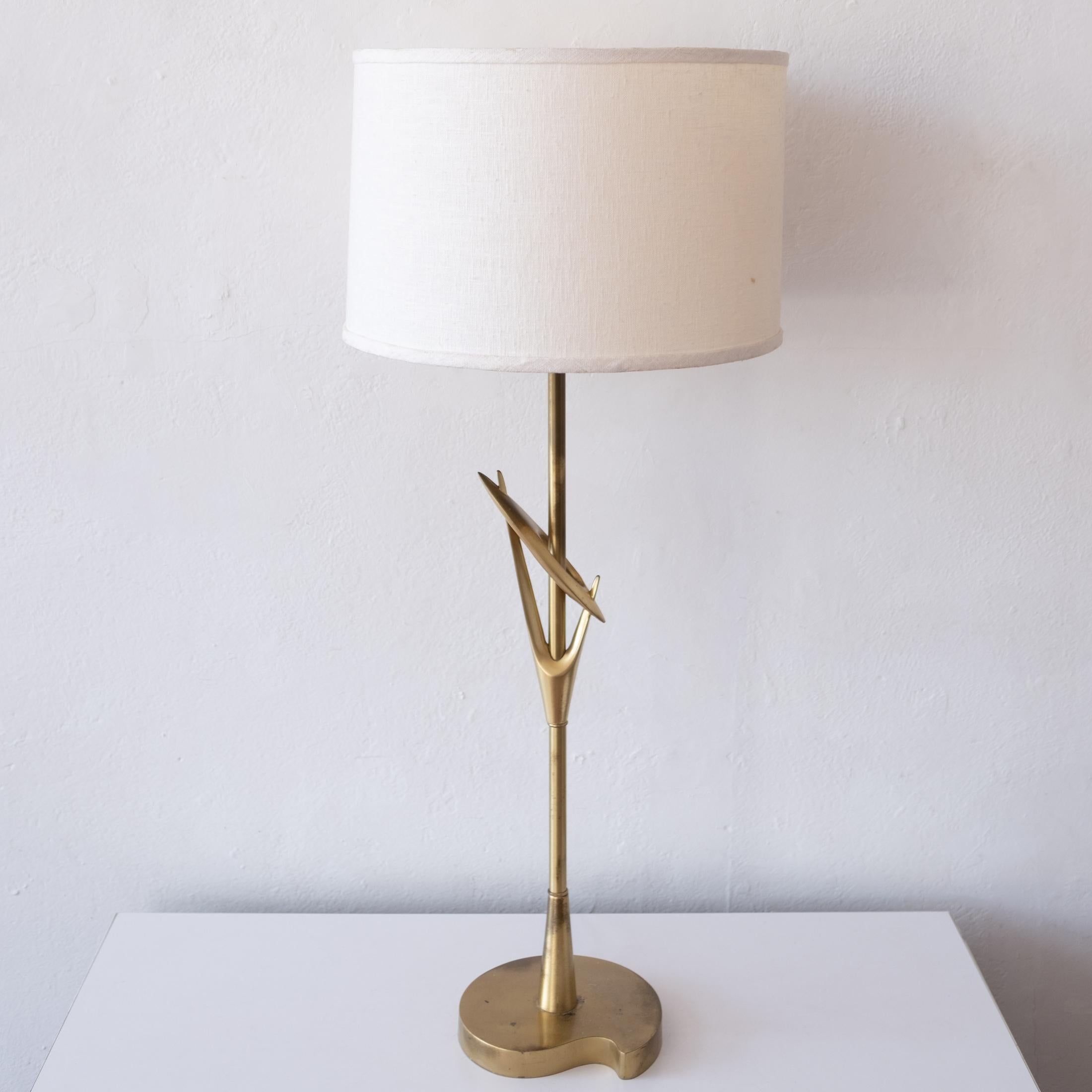 Mid-Century Modern Lampe de table sculpturale en laiton Hollywood Regency du milieu du siècle dernier en vente