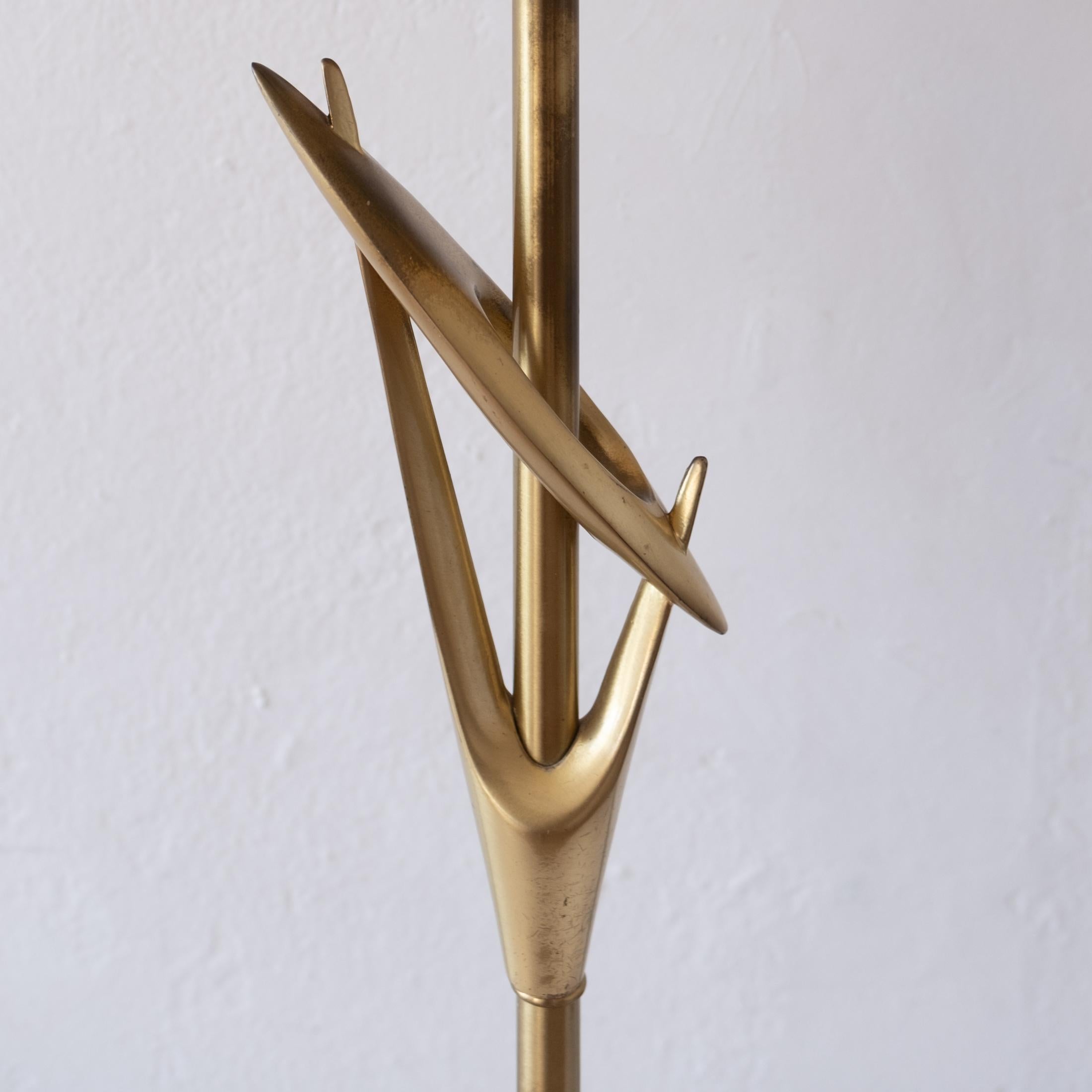 Milieu du XXe siècle Lampe de table sculpturale en laiton Hollywood Regency du milieu du siècle dernier en vente