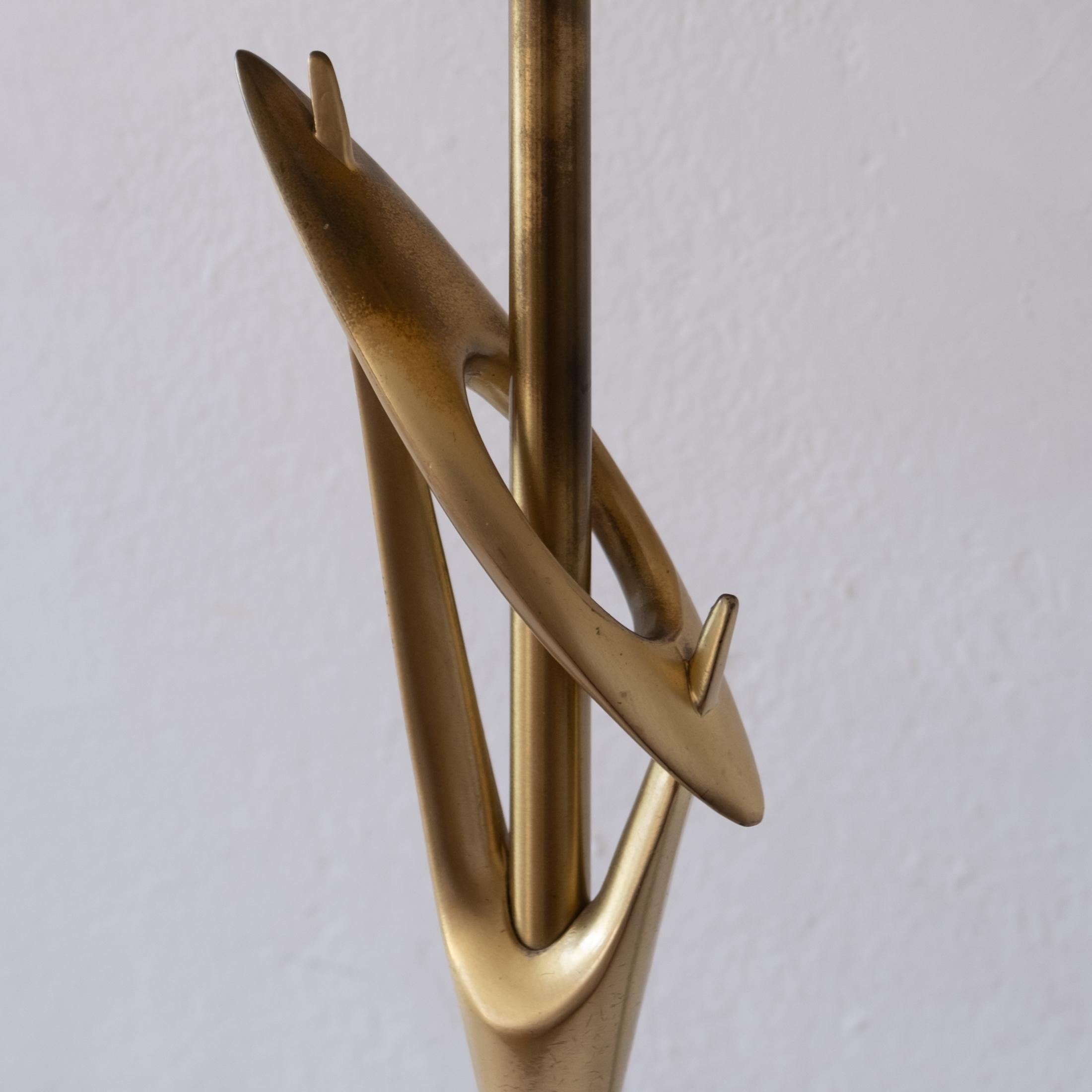 Laiton Lampe de table sculpturale en laiton Hollywood Regency du milieu du siècle dernier en vente