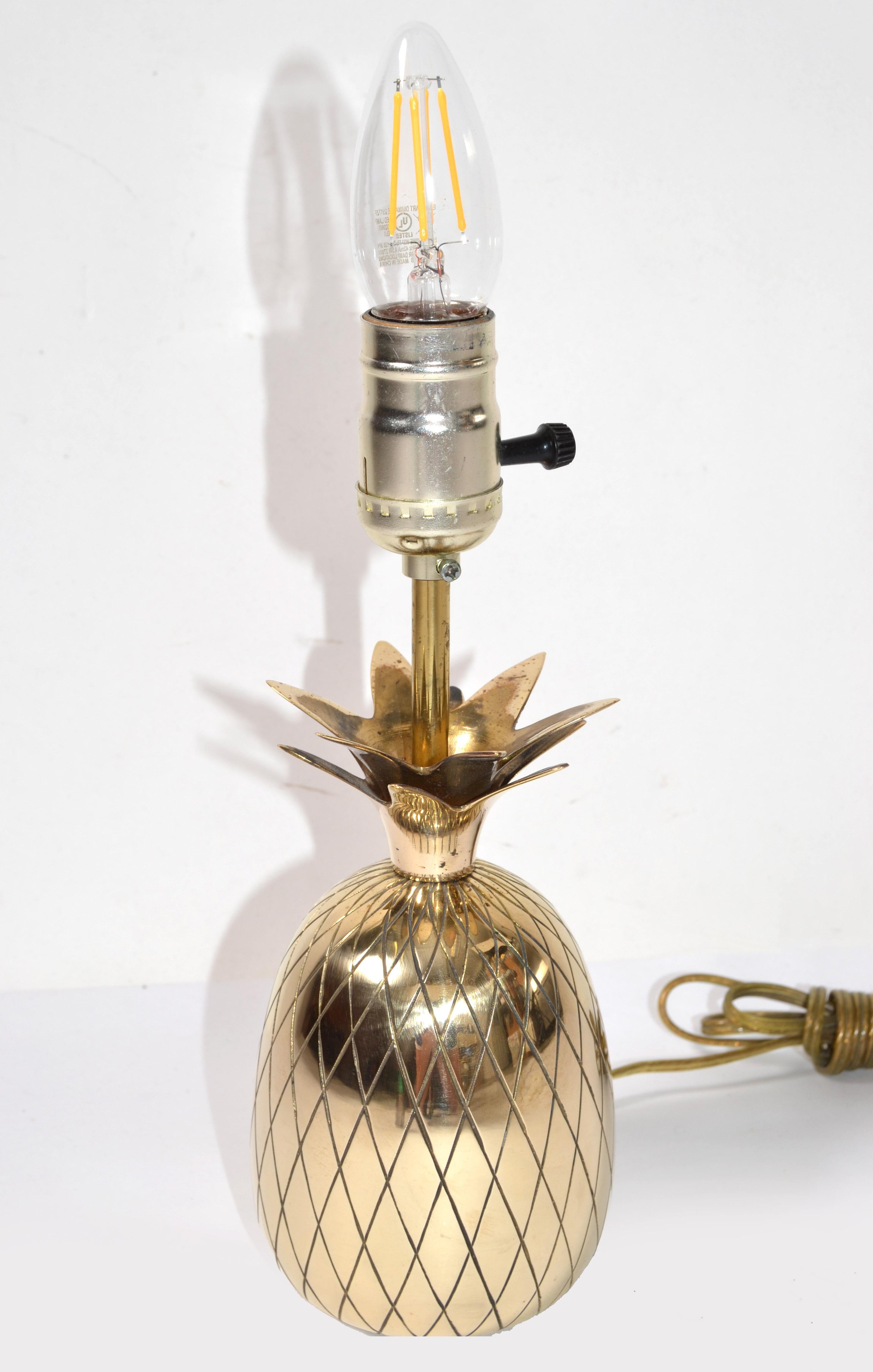 Lampe de chevet sculpturale en forme d'ananas en bronze poli de style Hollywood Regency en vente 6