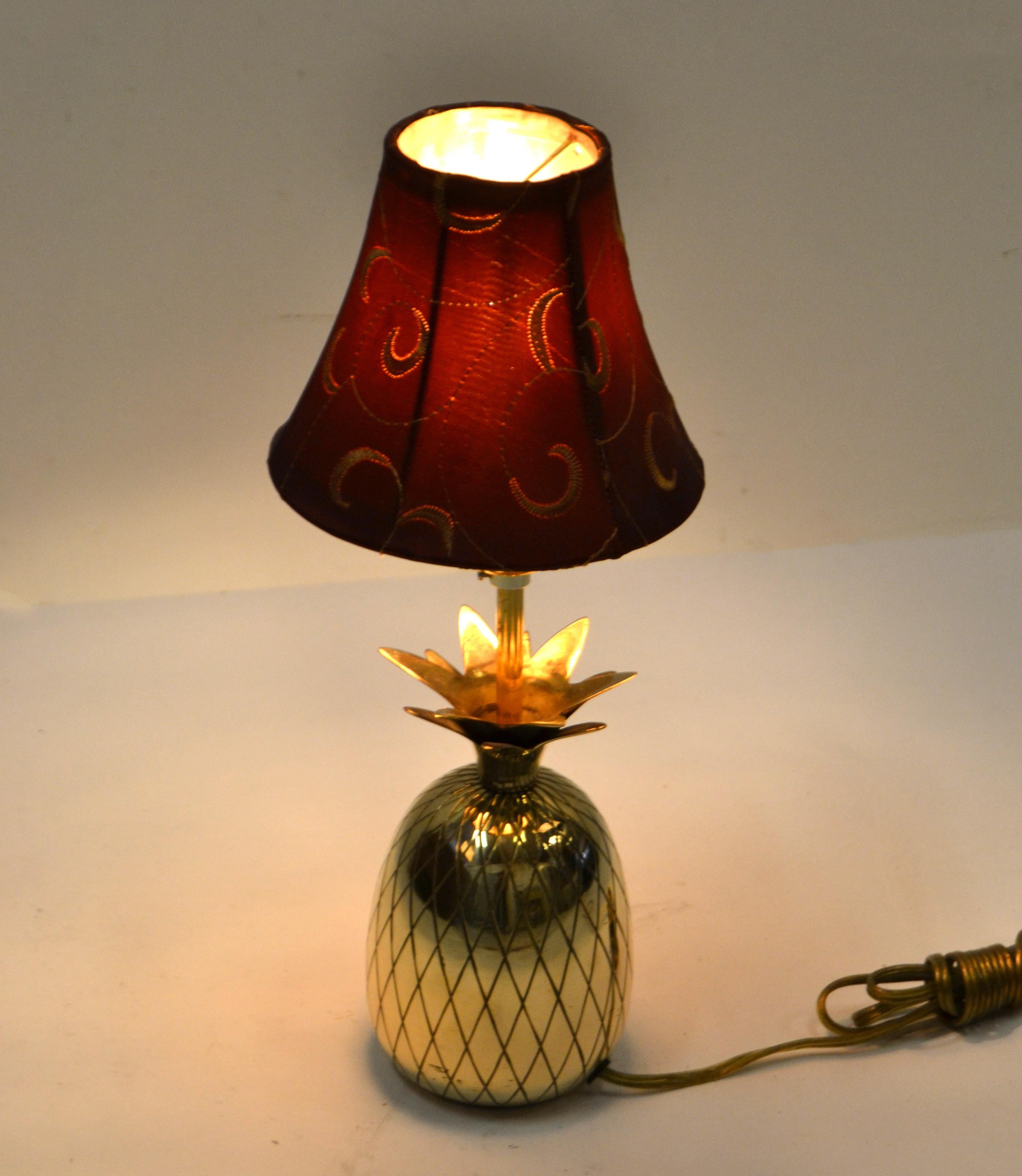 American Sculptural Hollywood Regency Polished Bronze Pineapple Table Lamp Bedside Light For Sale