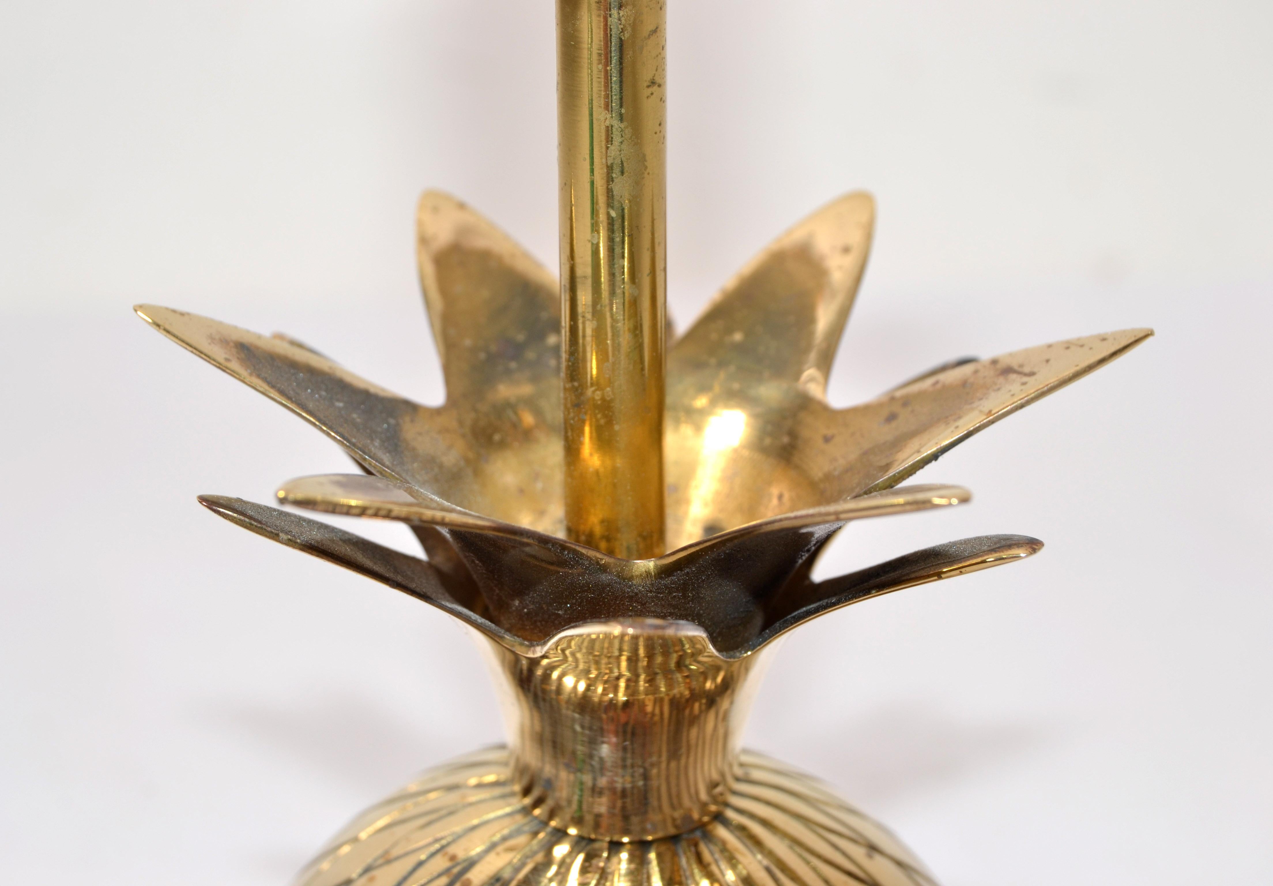 Metal Sculptural Hollywood Regency Polished Bronze Pineapple Table Lamp Bedside Light For Sale