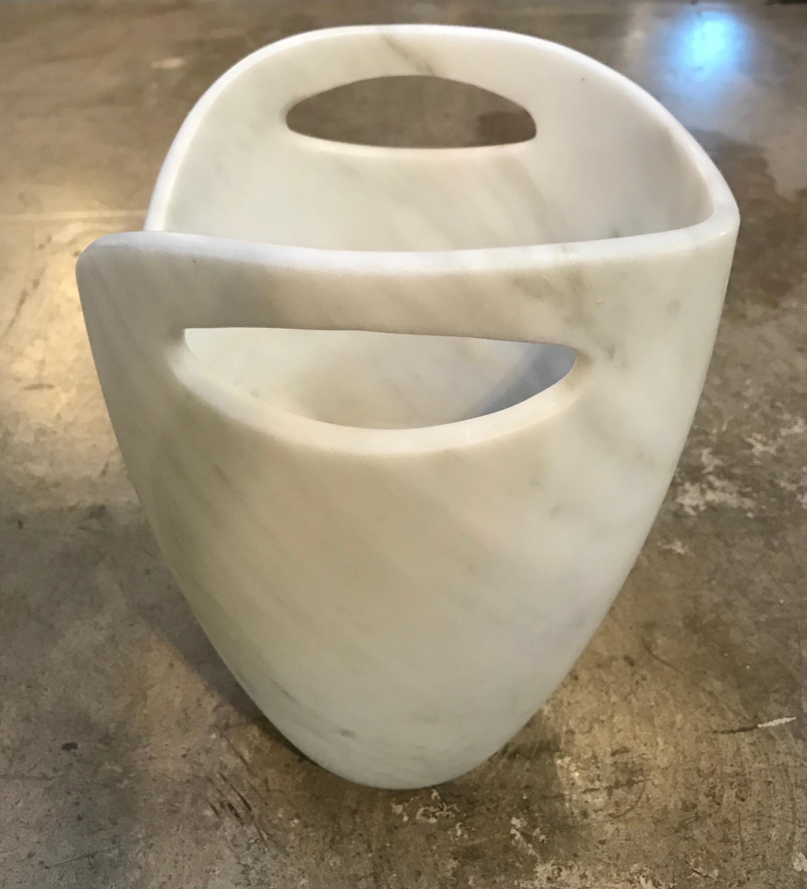 Minimaliste Seau à glace sculptural en marbre de Carrare, Italie en vente