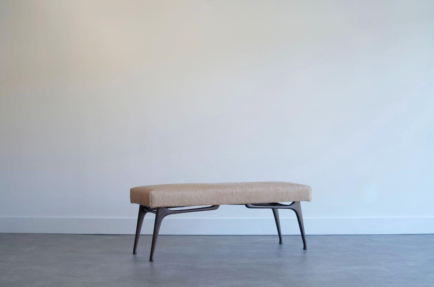 Mid-Century Modern Banc sculptural ICO Series 48 en Espresso de Stamford Modern en vente