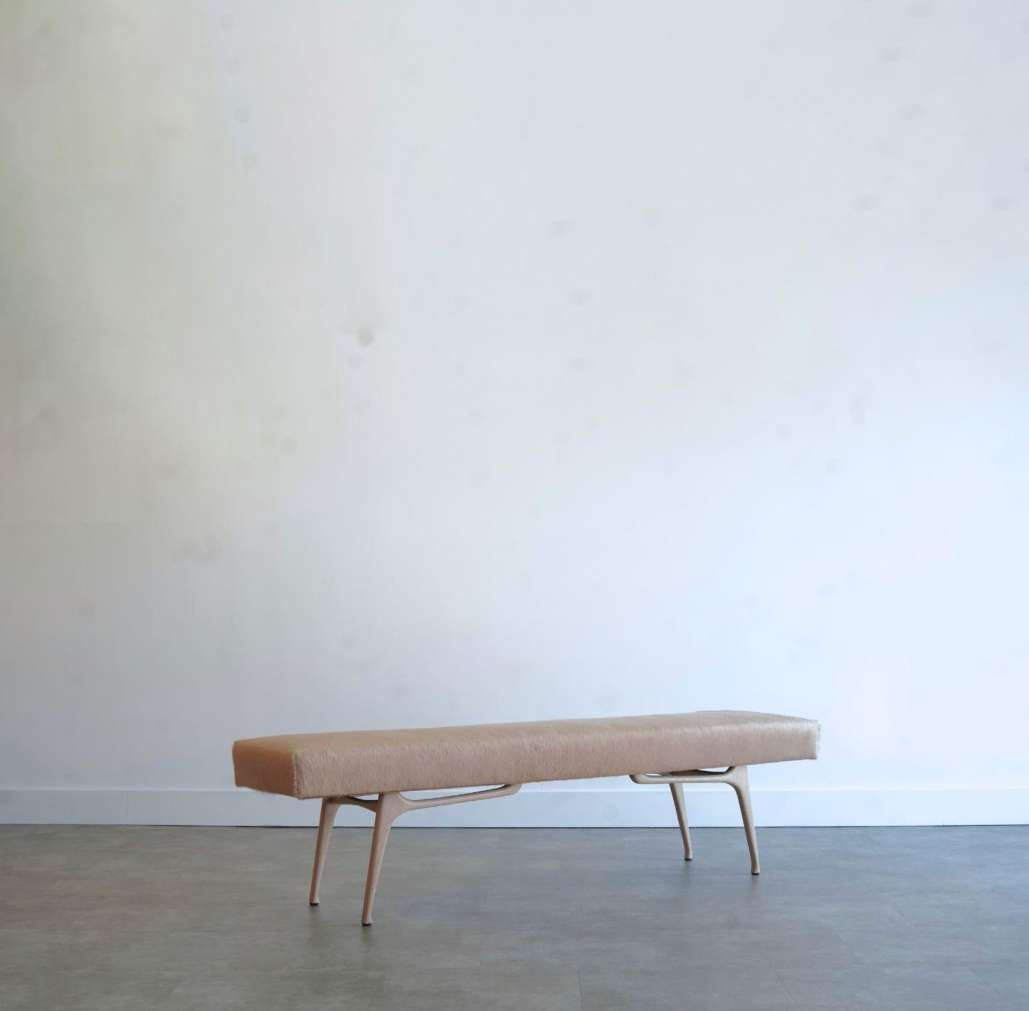 Mid-Century Modern Sculptural ICO Bench Series 72 in White Oak by Stamford Modern en vente