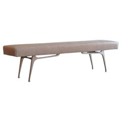 Banco escultural ICO Serie 72 en roble blanco by Stamford Modern