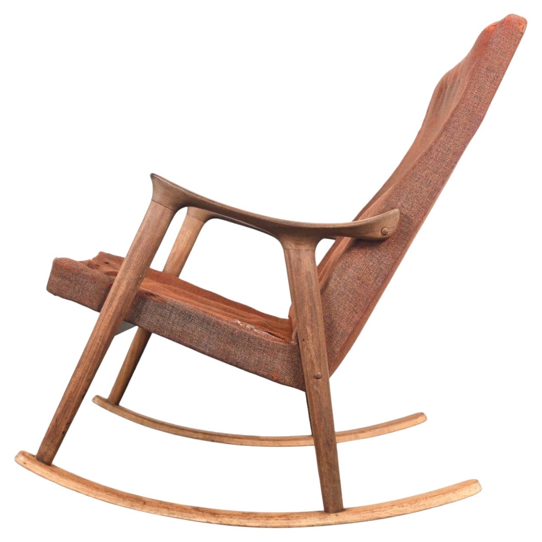Sculptural Ingmar Relling Teak + Wool Rocking Chair en vente