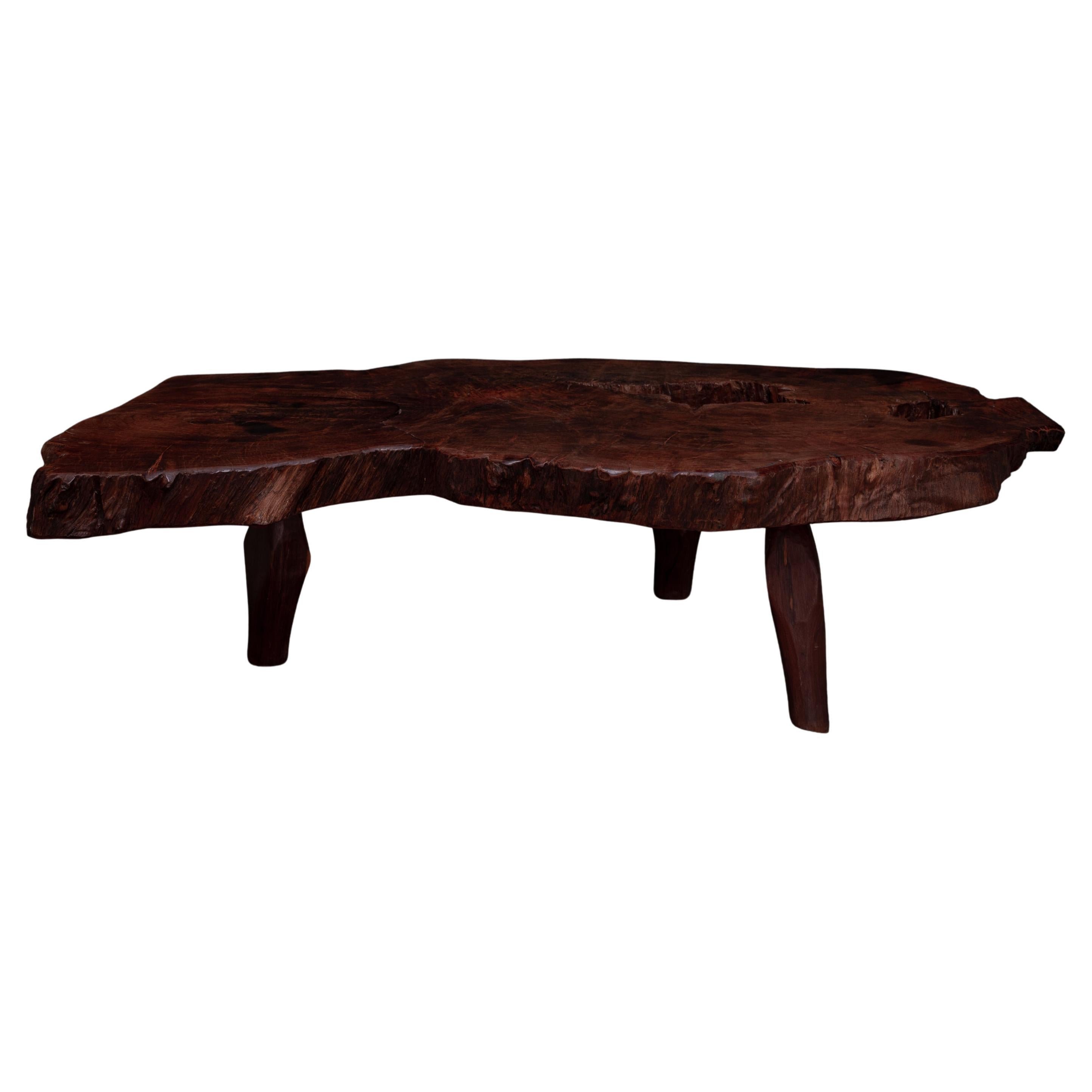 Table basse sculpturale en Wood Wood IPE - Forme organique à bords vivants sculptés à la main