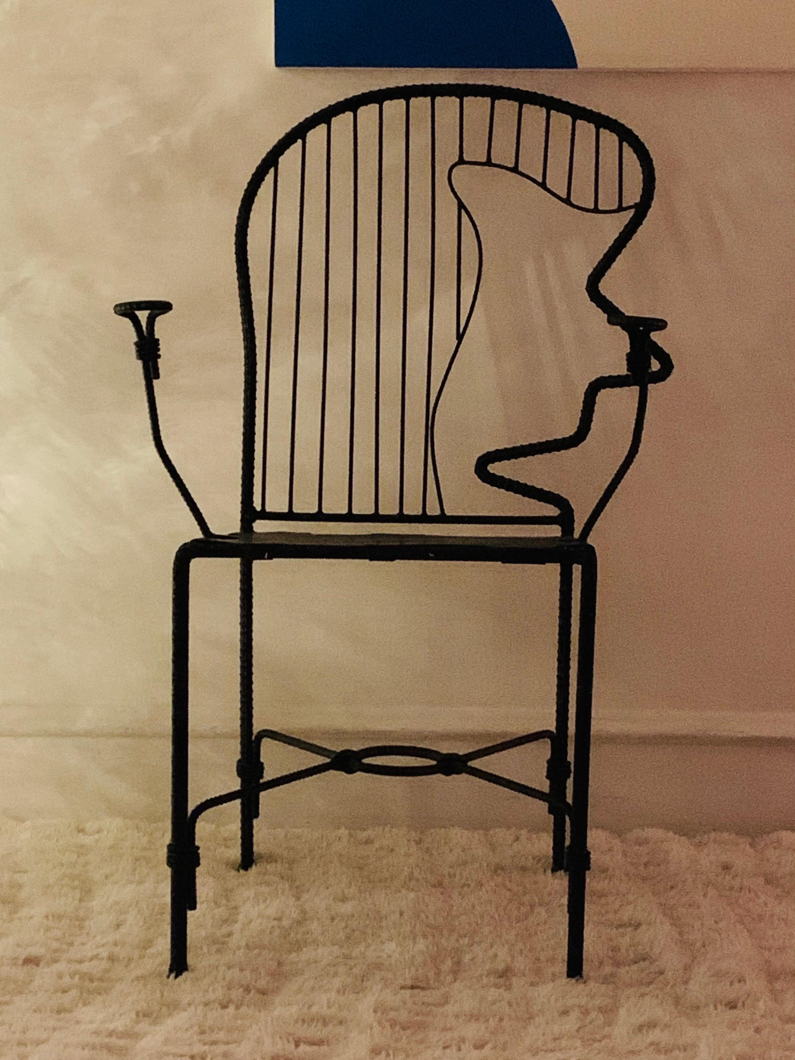 Postmoderne Paire de chaises sculpturales à visage en fer de l'artiste industriel Ries Niemi, 1990-