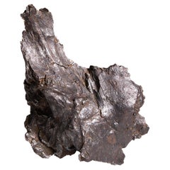 Escultura de meteorito formada por una explosión atmosférica