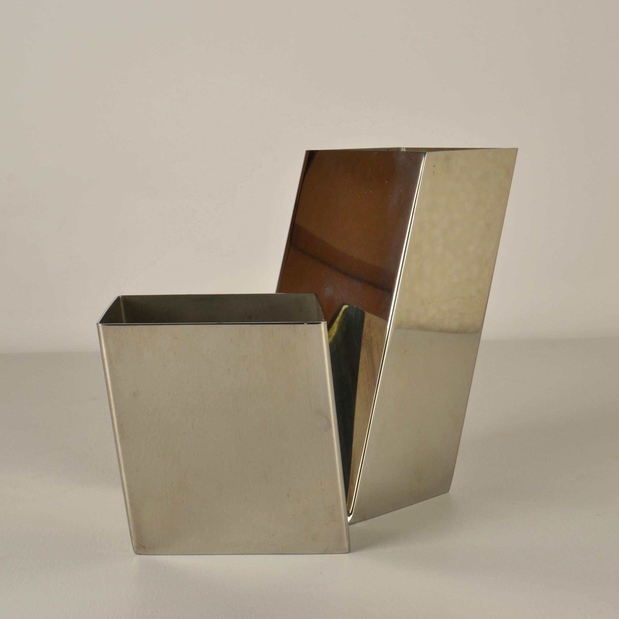 Acciaio inossidabile Vaso scultoreo in metallo italiano degli anni '60 in vendita