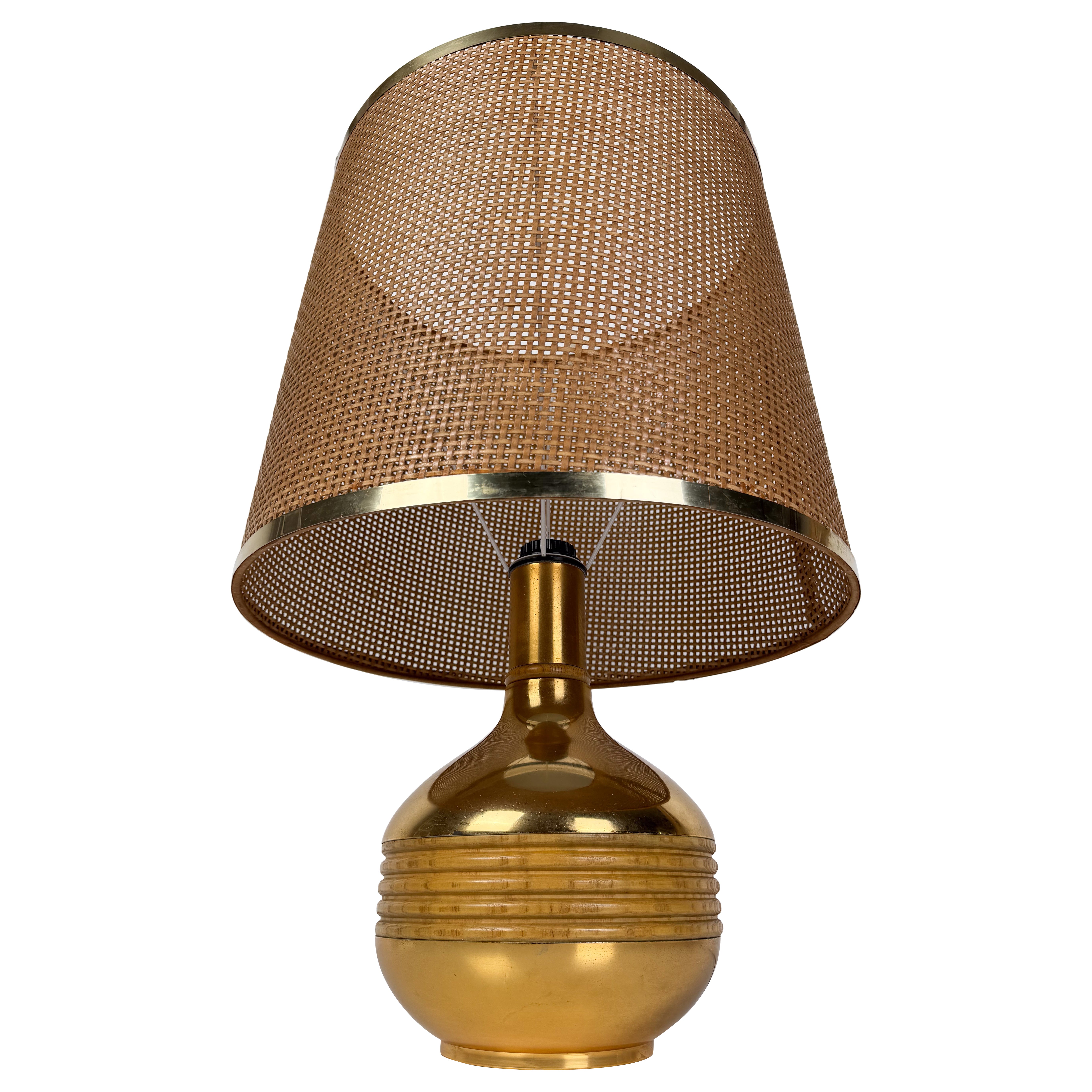 Sculptural Italian 1970s Table Lamp in Gilt Metal, Carved Wood and Woven Cane